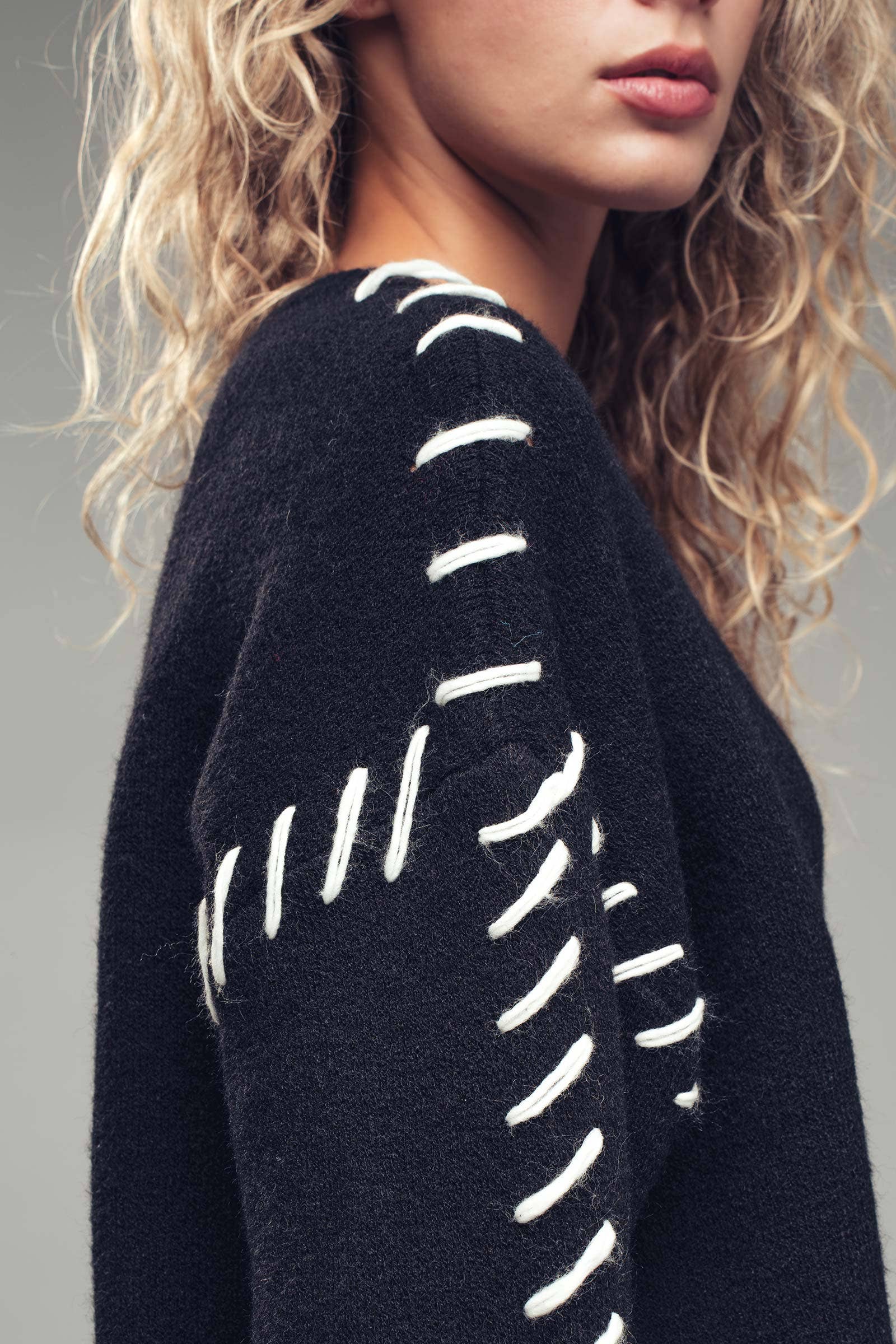 Contrast Whipstitch Detail Knit Sweater