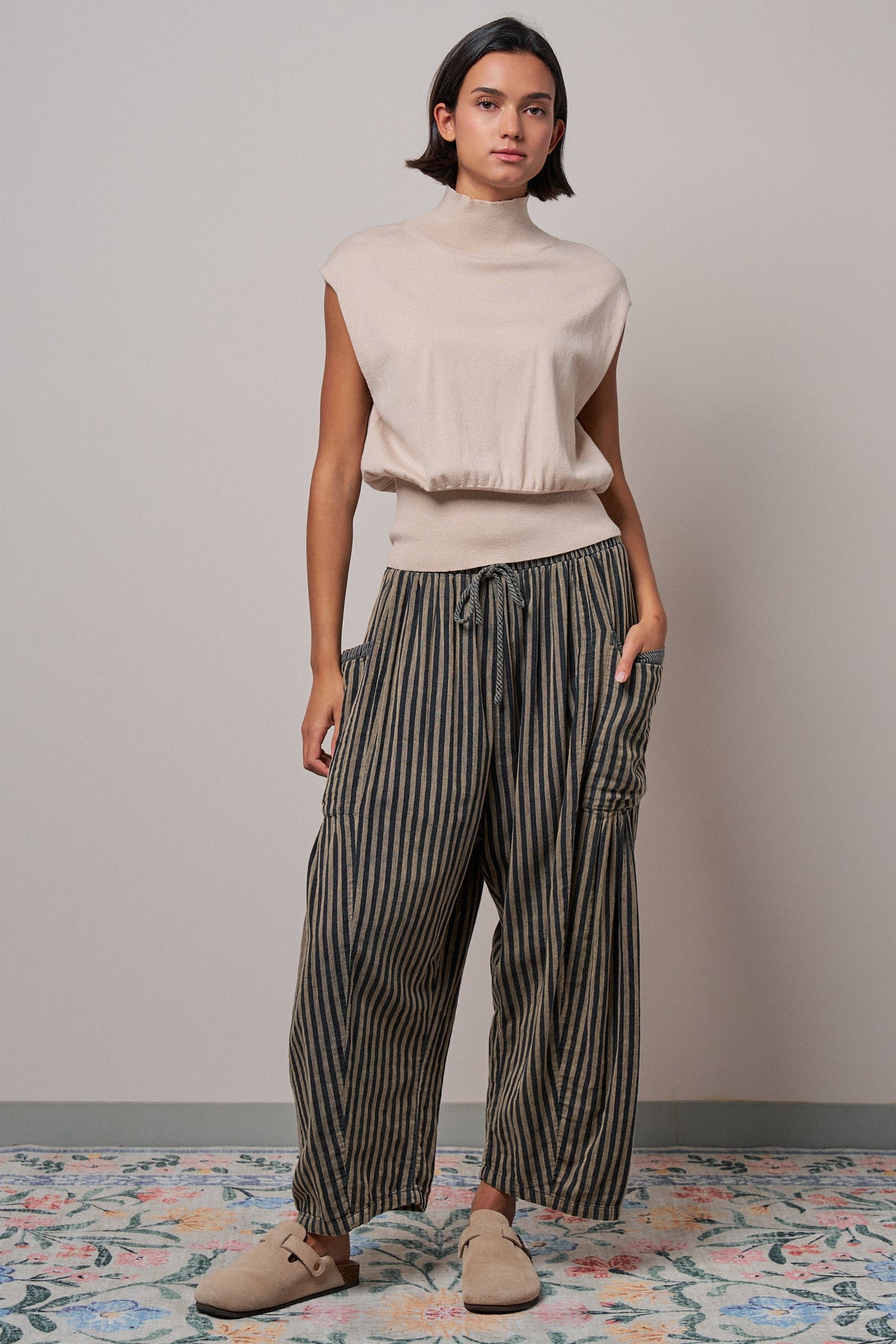 Mock Neck Sleeveless Blouson Knit Top
