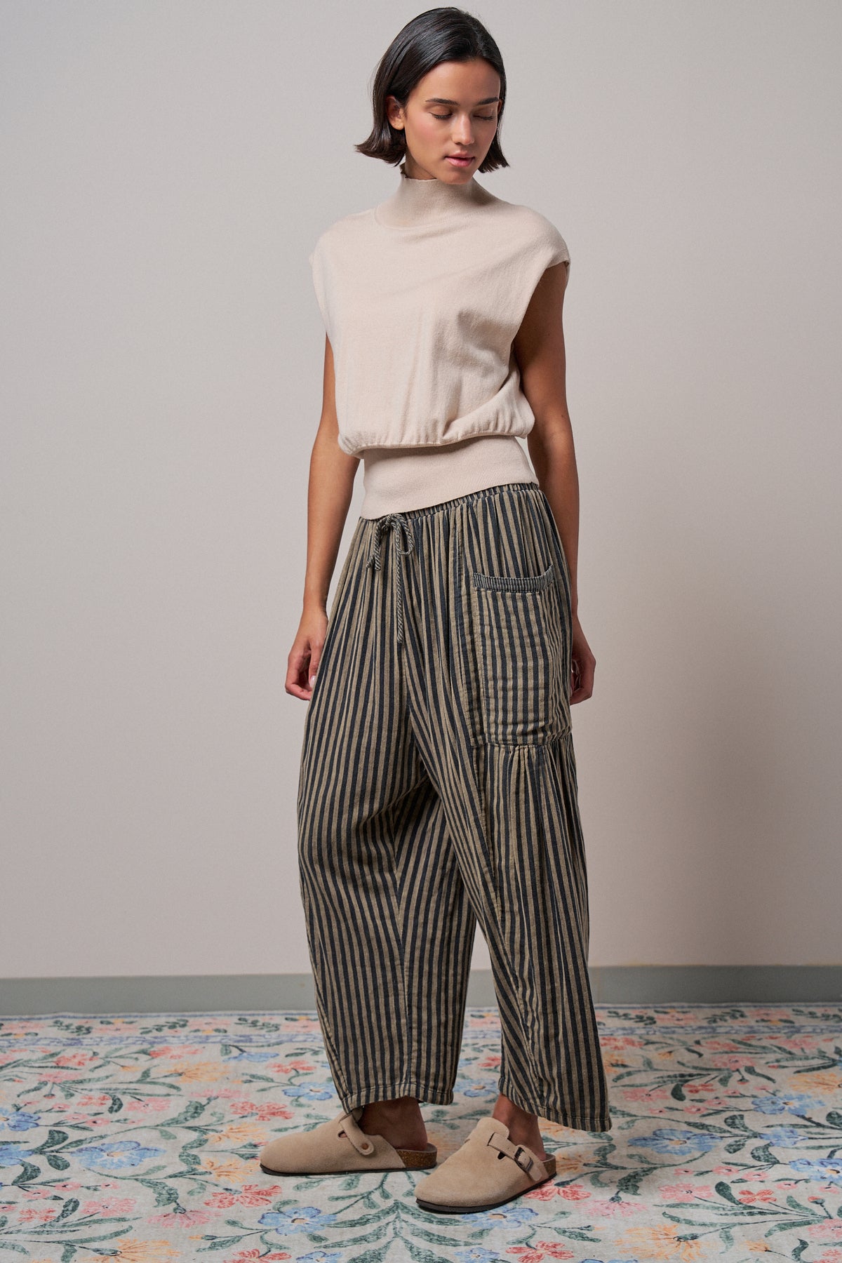 Mock Neck Sleeveless Blouson Knit Top