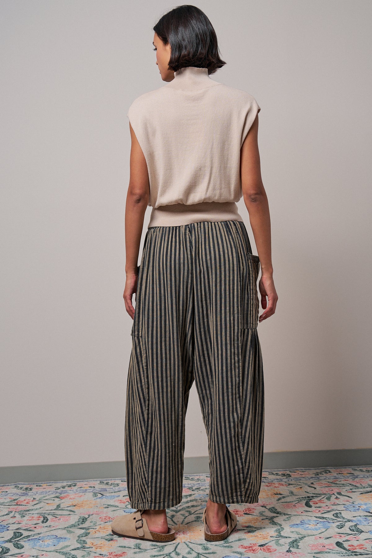 Mock Neck Sleeveless Blouson Knit Top