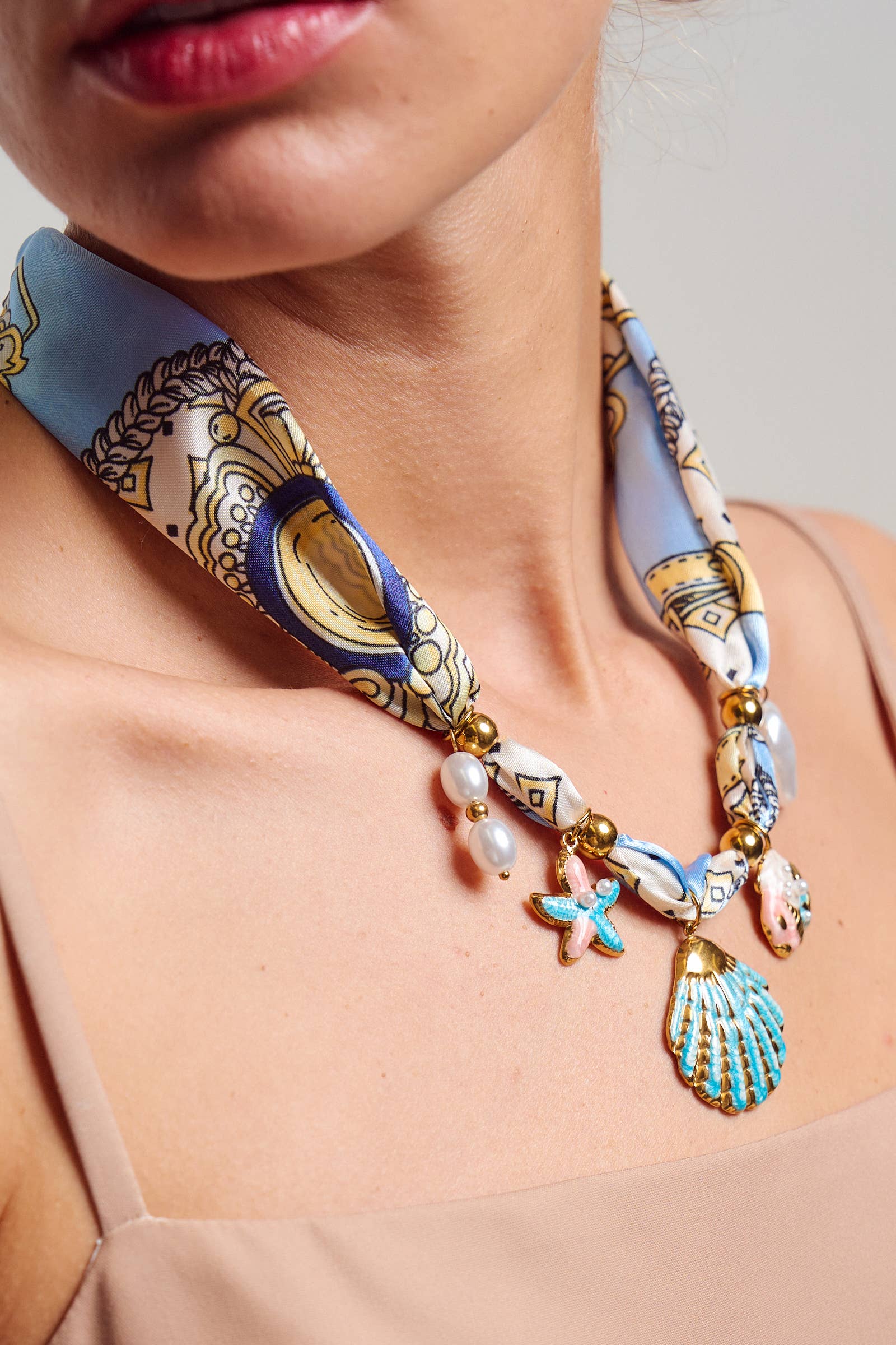 Urban Daizy Silk Scarf Coastal Charm Necklace Gold Pendant/Charm Necklace (TNAC0443-Gold) – alternate view 4