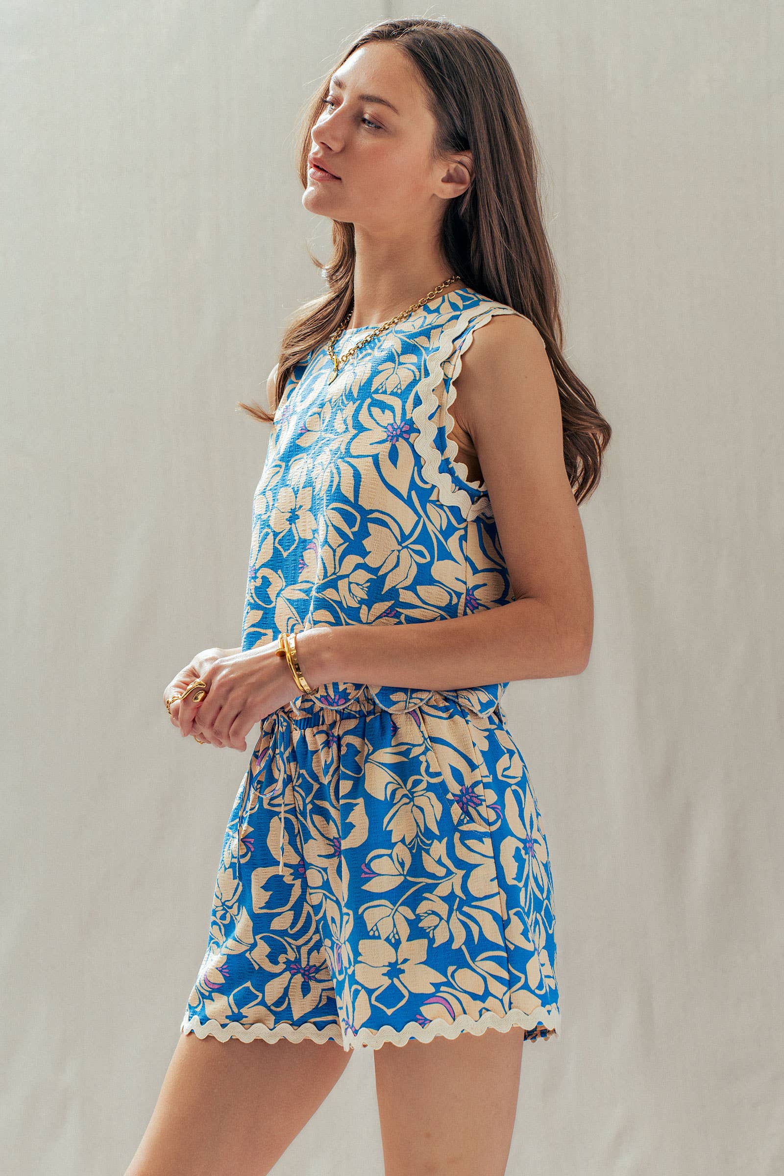 Floral Print Scallop Edge Sleeveless Top