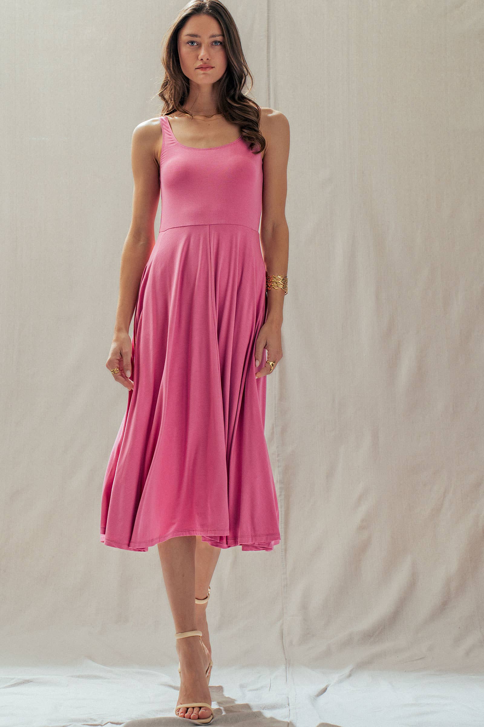 Solid Sleeveless Scoop Neck Midi Dress