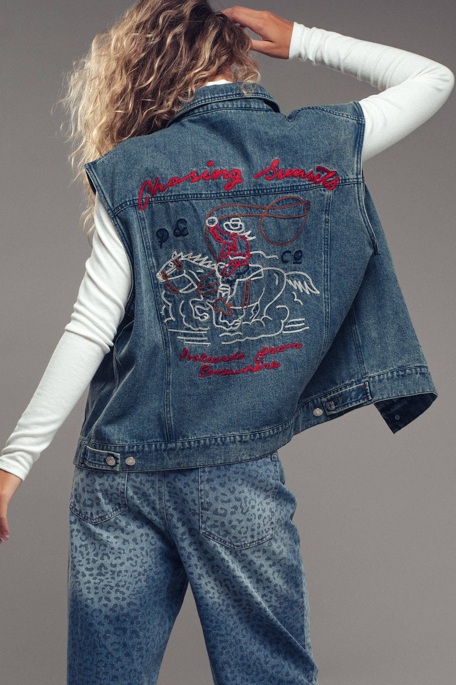 Urban Daizy Western Sunset Embroidered Denim Vest Denim-Blue Outerwear Vest - Women's (UDZ-TP-00813) – alternate view 2