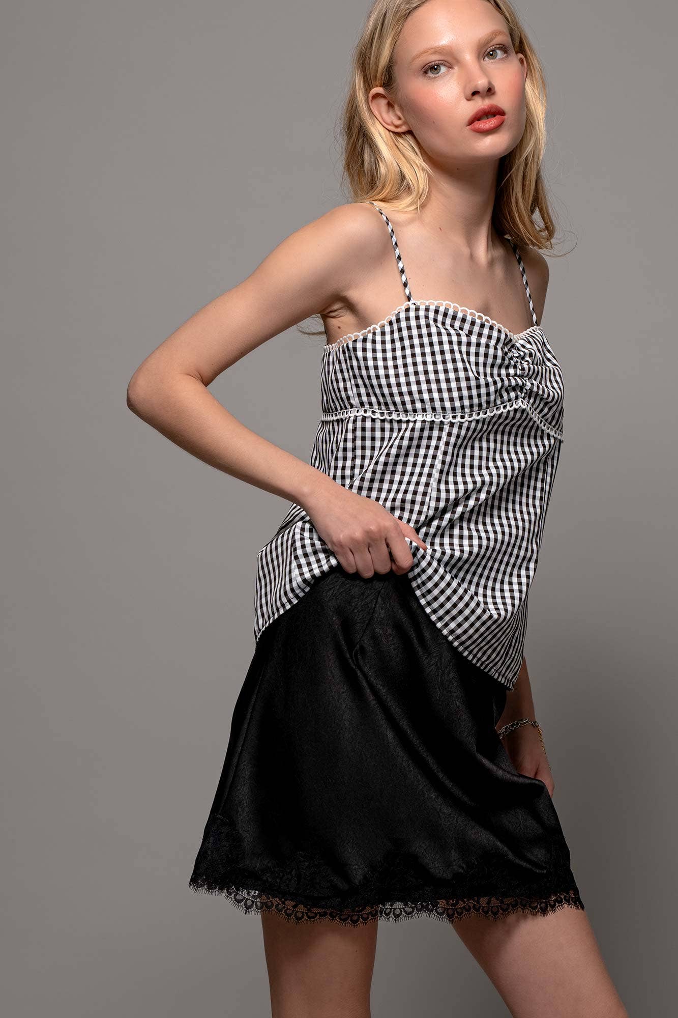 Urban Daizy Gingham Print Scallop Trim Sweetheart Crop Tank Top Black Tank Top - Women's (UDZ-TP-00708) – alternate view 7