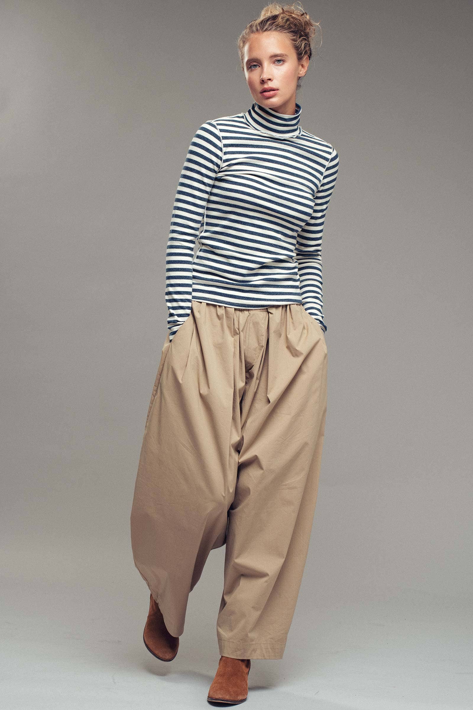 Contrast Seam Turtleneck Knit Top