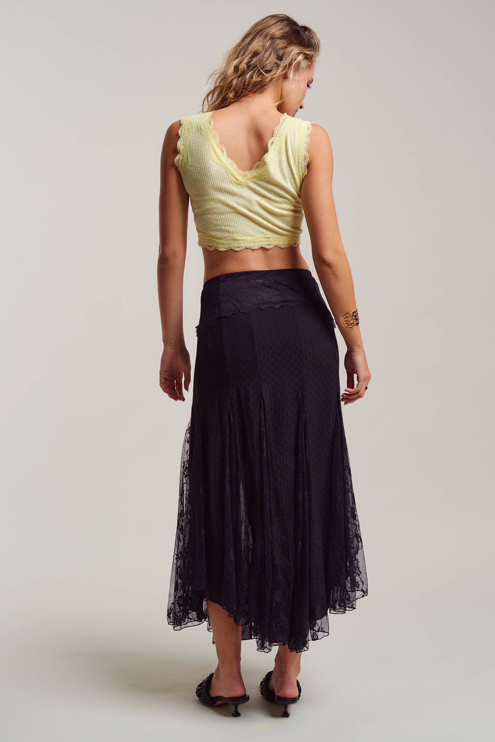 Lace Trim Ribbed Knit V-Neck Crop Top