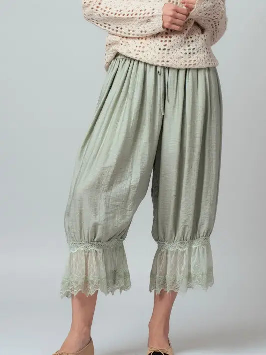 Lace-Trimmed Cropped Bloomer Pants