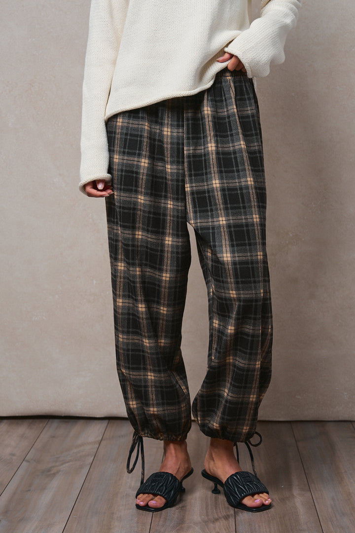 Plaid Flannel Elastic Waist Jogger Pants in BLACK - Women's Pants | Urban Daizy