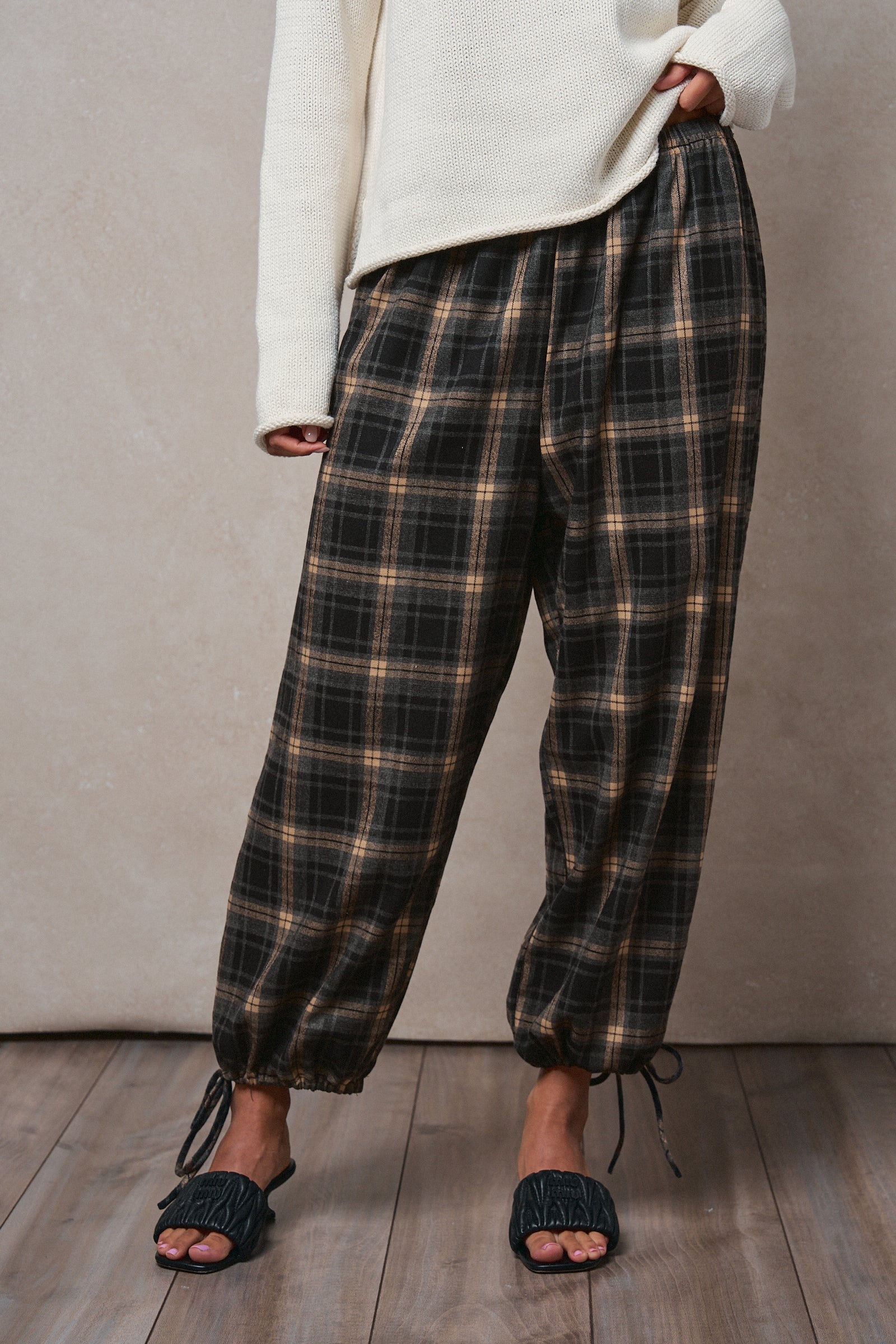 Plaid Flannel Elastic Waist Jogger Pants in BLACK - Women's Pants | Urban Daizy