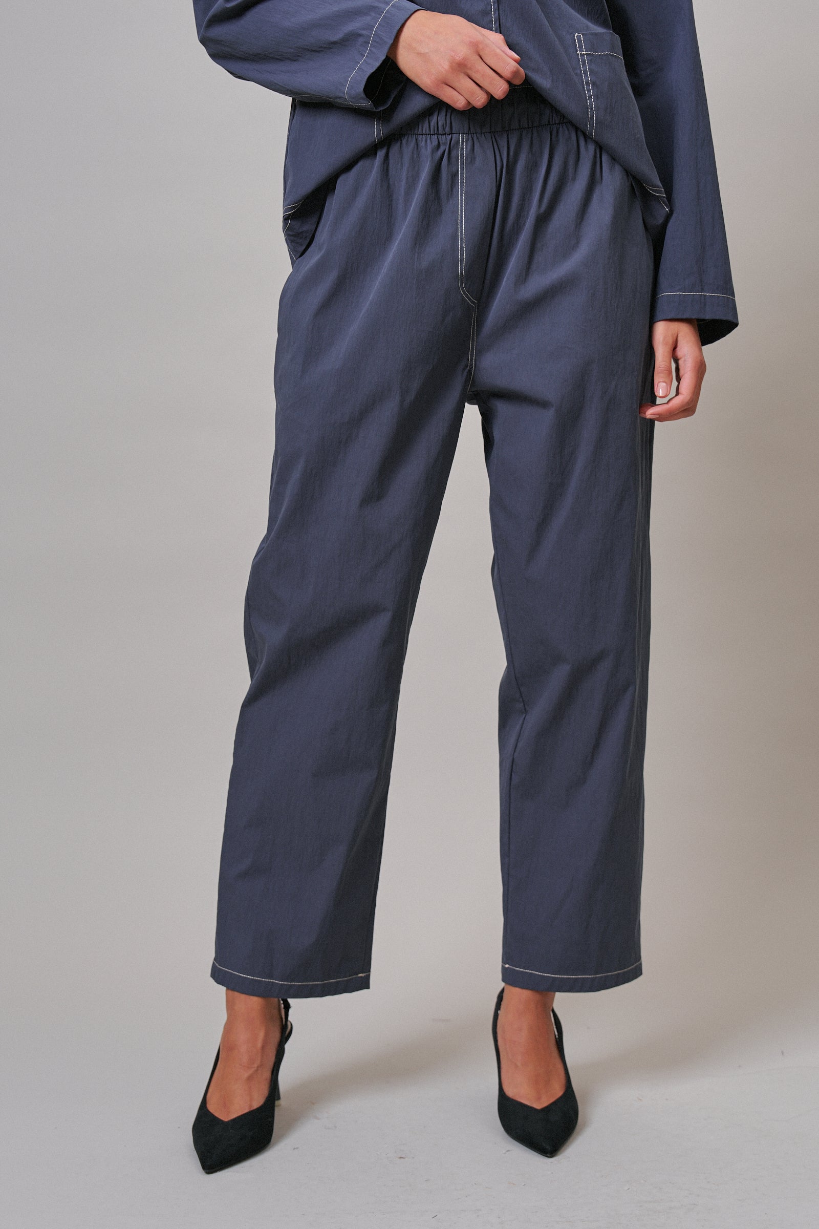 Elastic Waist Contrast Stitch Woven Pants in NAVY - Women's Pants | Urban Daizy