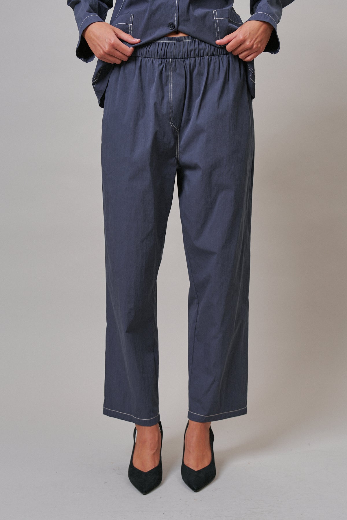 Elastic Waist Contrast Stitch Woven Pants in NAVY - Women's Pants | Urban Daizy