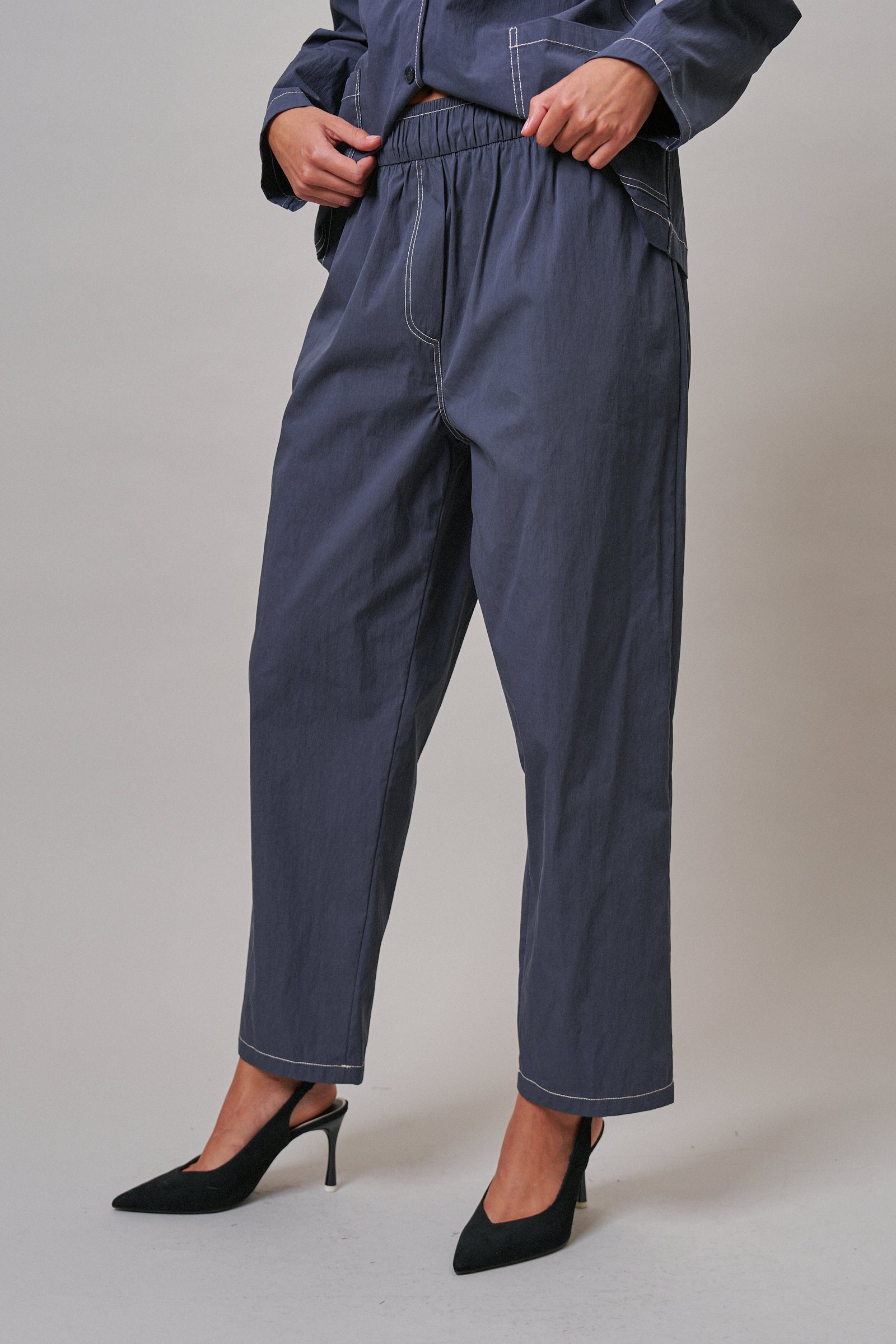 Elastic Waist Contrast Stitch Woven Pants in NAVY - Women's Pants | Urban Daizy