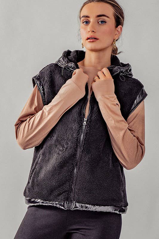 Urban Daizy Plush Faux Fur Zip Up with Contrast Trim Hooded Vest Black Outerwear Vest - Women's (UDZ-OT-00110) –…