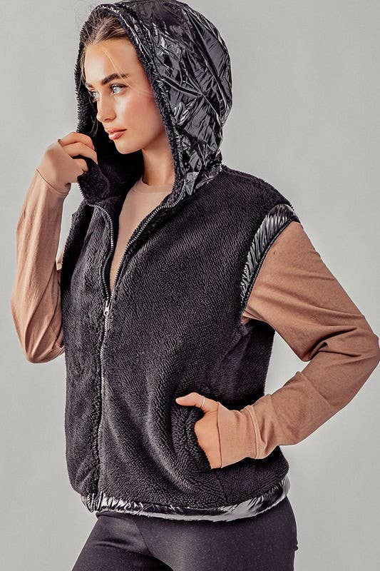 Urban Daizy Plush Faux Fur Zip Up with Contrast Trim Hooded Vest Black Outerwear Vest - Women's (UDZ-OT-00110)