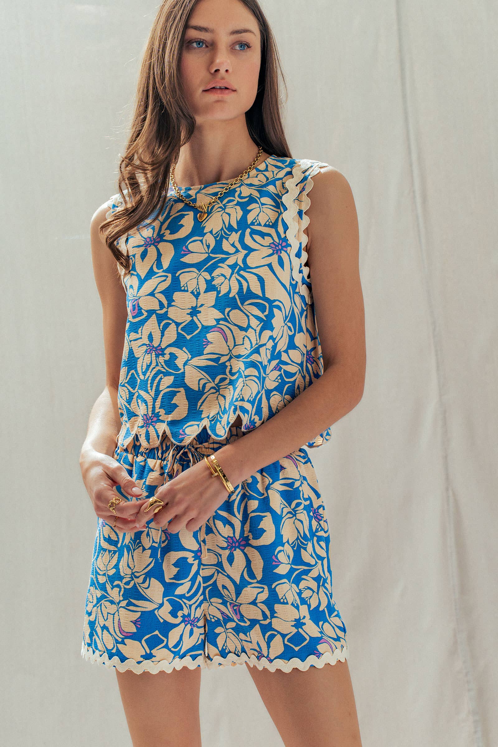 Floral Print Scallop Edge Sleeveless Top