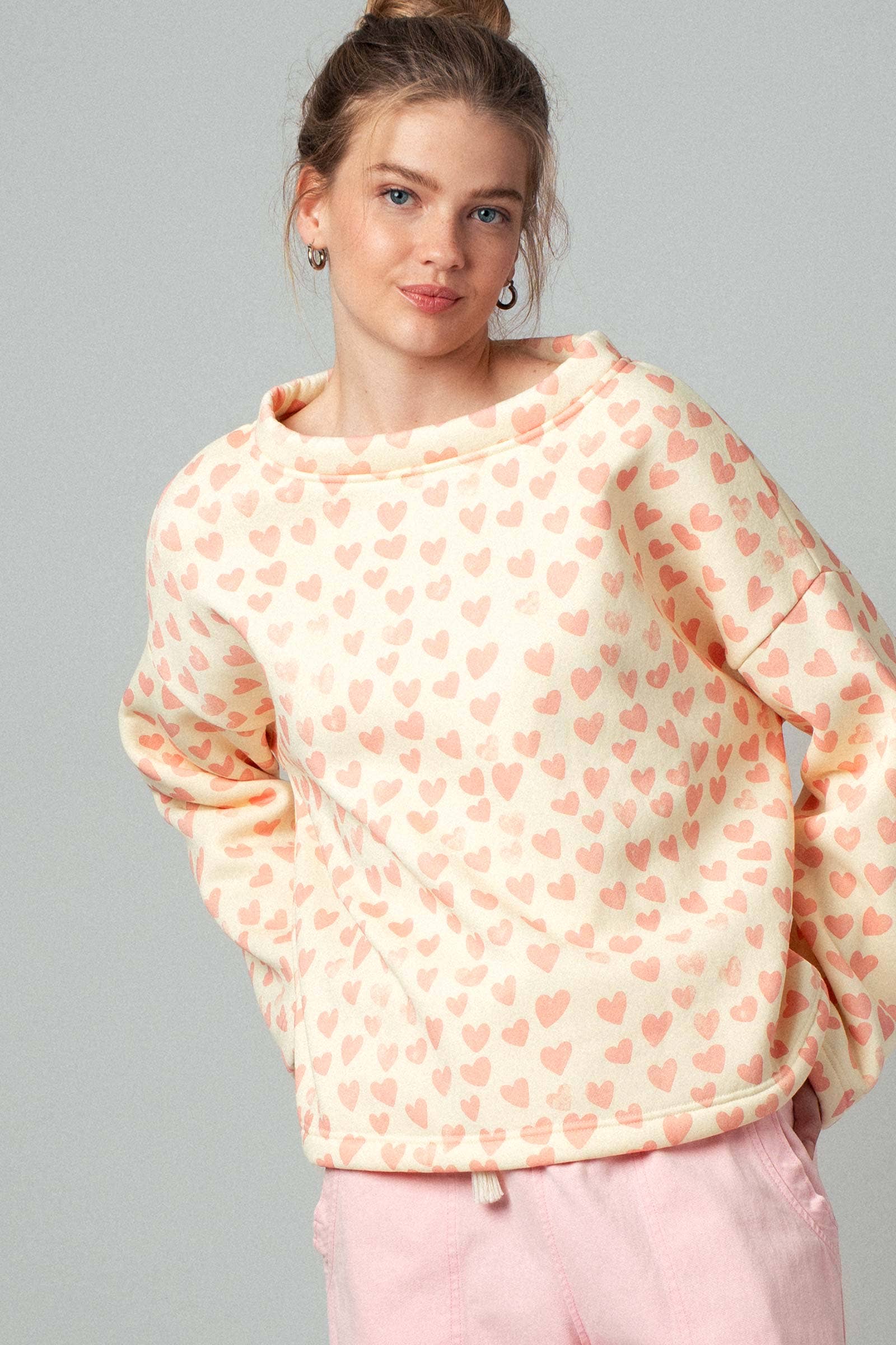Urban Daizy Heart Print Oversized Boat Neck Sweatshirt Cream-Pink Sweatshirt - Women's (UDZ-DR-00392)