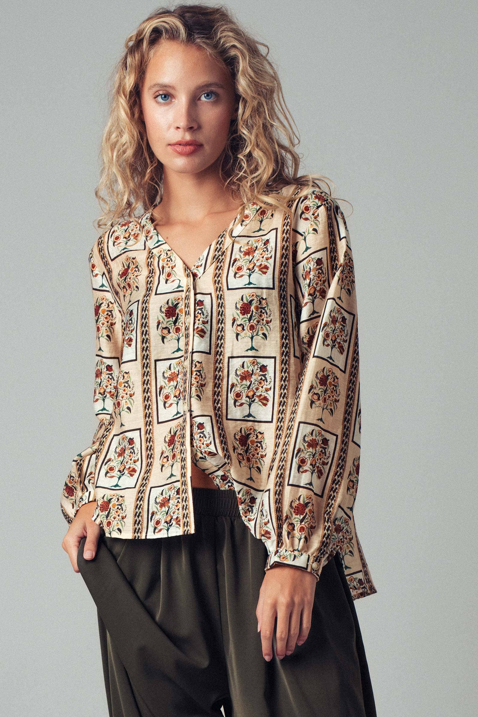 Urban Daizy Bohemian Floral Frame Blouse Taupe-Multi Blouse - Women's (UDZ-OT-00357)