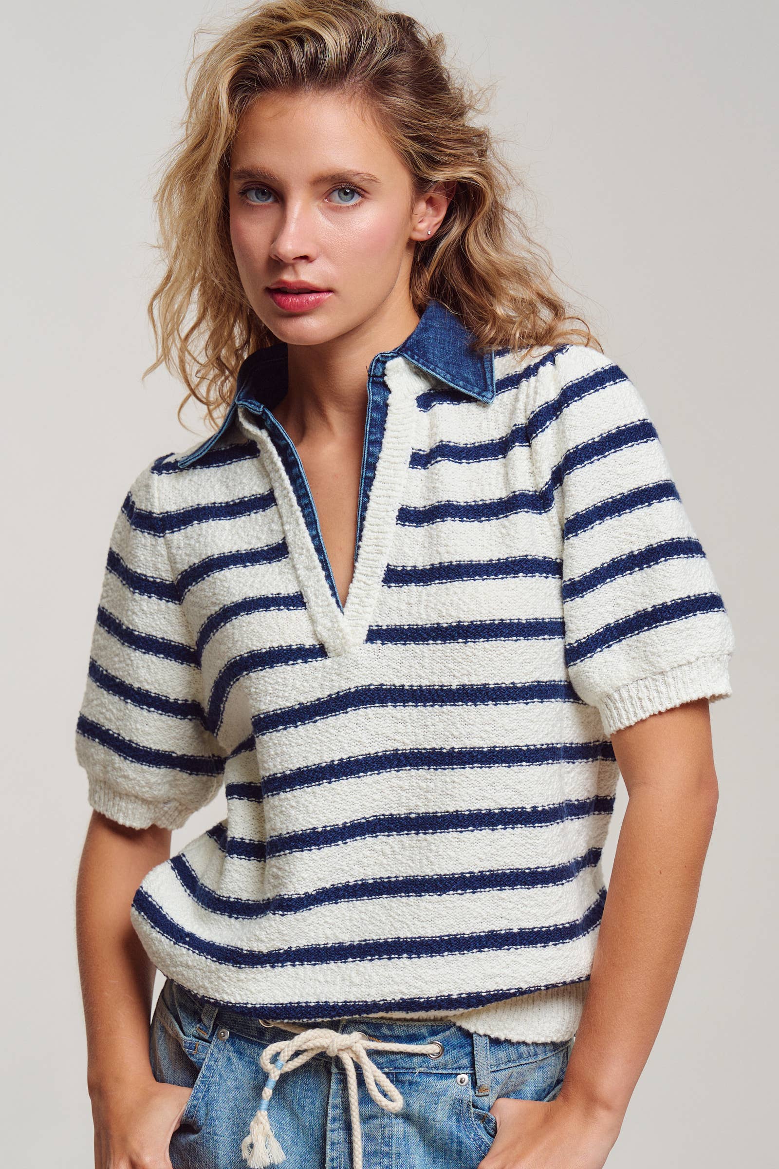 Urban Daizy Denim Collar Striped Textured Knit Puff Sleeve Polo Ivory-Blue Polo - Women's (UDTP1433-Ivory-Blue)