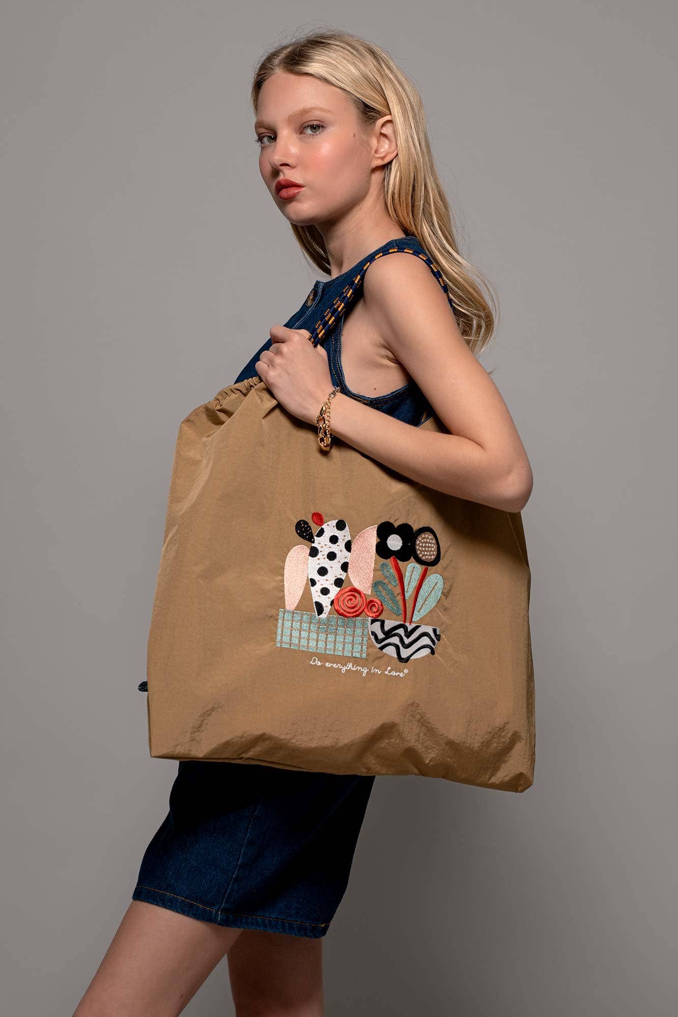 Urban Daizy Artful Blooms Applique Floral Market Tote Camel Tote Bag - Women's (UDZ-DR-00388) – alternate view 2