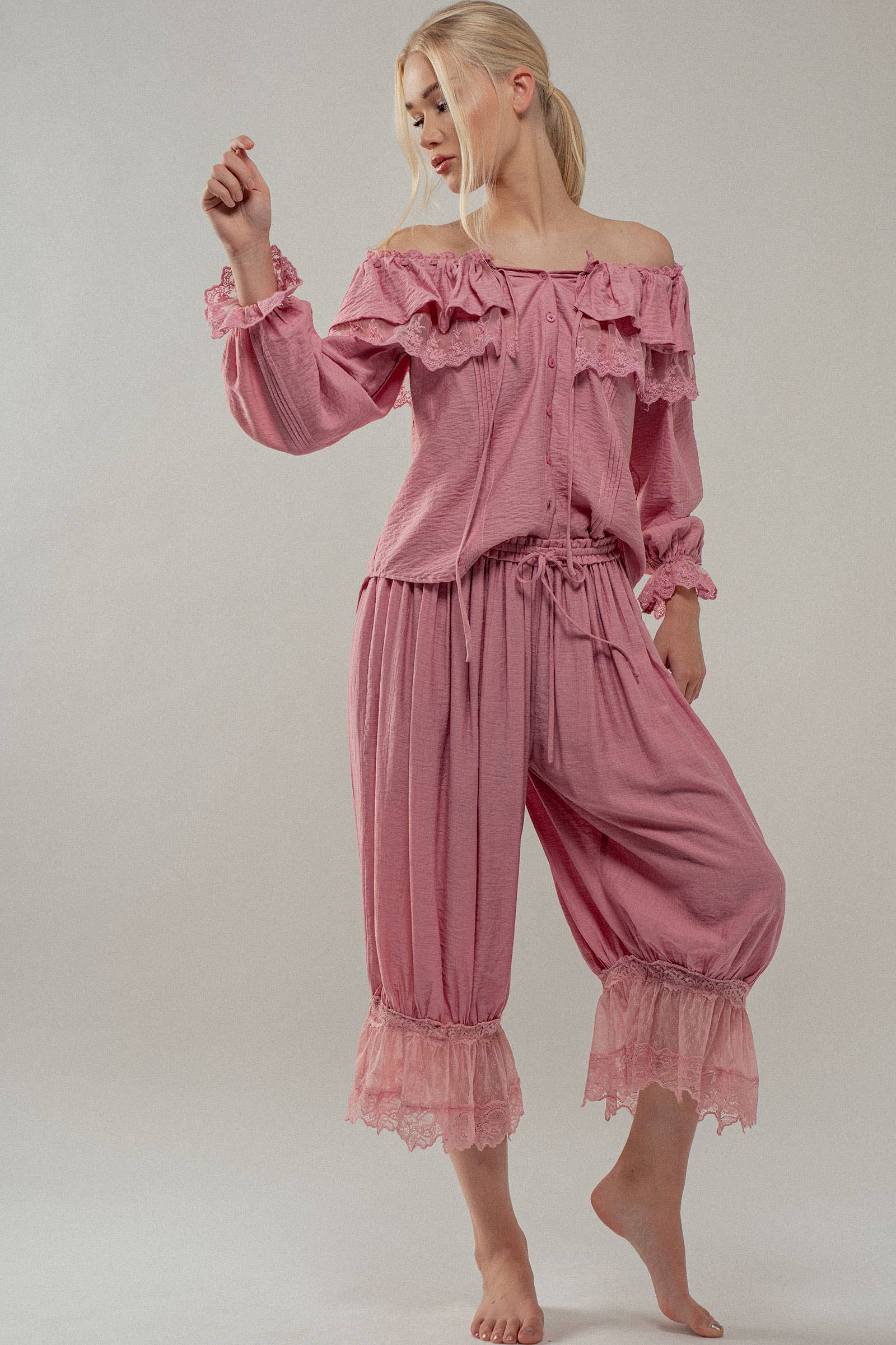 Urban Daizy Lace-Trimmed Cropped Bloomer Pants Ivory Pants - Women's (UDZ-PT-00240) – alternate view 15