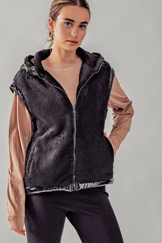 Urban Daizy Plush Faux Fur Zip Up with Contrast Trim Hooded Vest Black Outerwear Vest - Women's (UDZ-OT-00110) –…