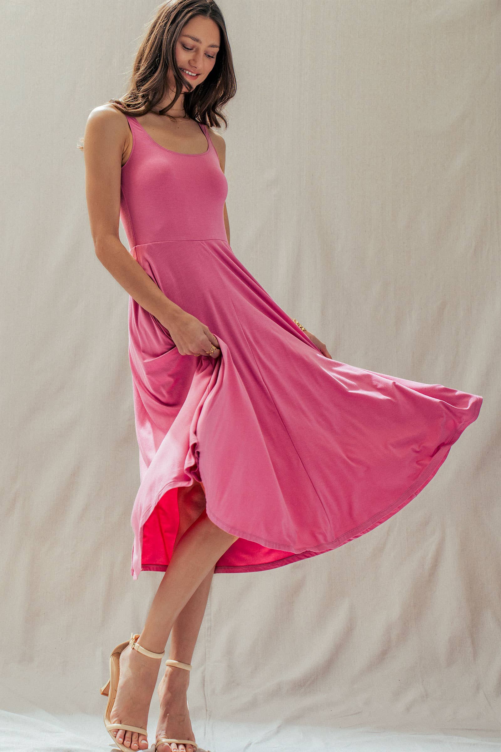 Solid Sleeveless Scoop Neck Midi Dress