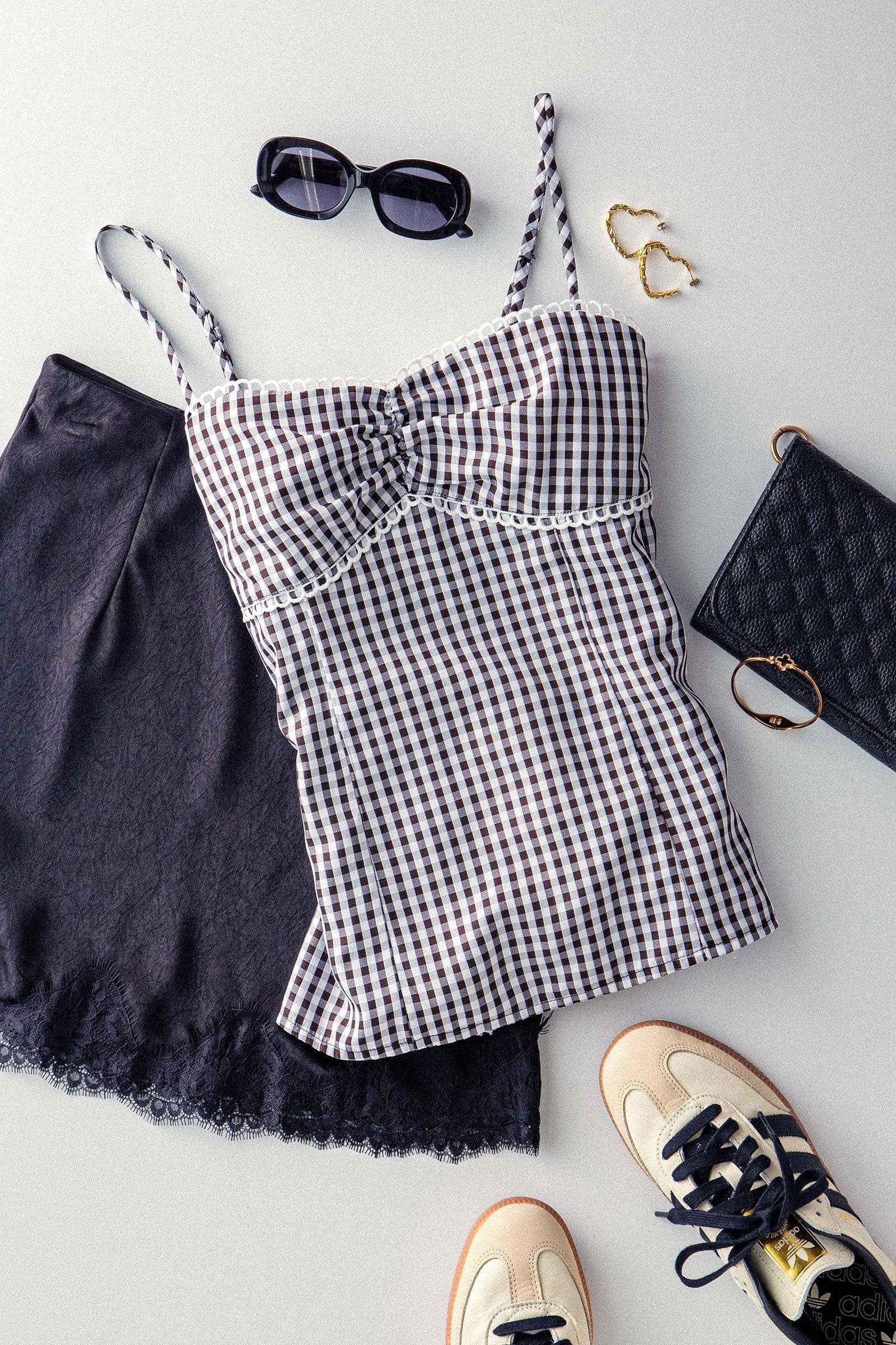 Urban Daizy Gingham Scallop Trim Cropped Tank Black Tank Top - Women's (UDZ-TP-01035) – alternate view 2