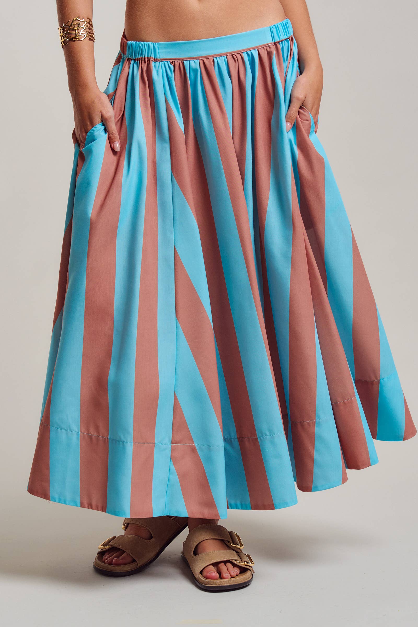 Urban Daizy Retro Chevron Stripe Elastic Waist Maxi Skirt Blue-Brown Skirt - Women's (UDSK0106-Blue-Brown)