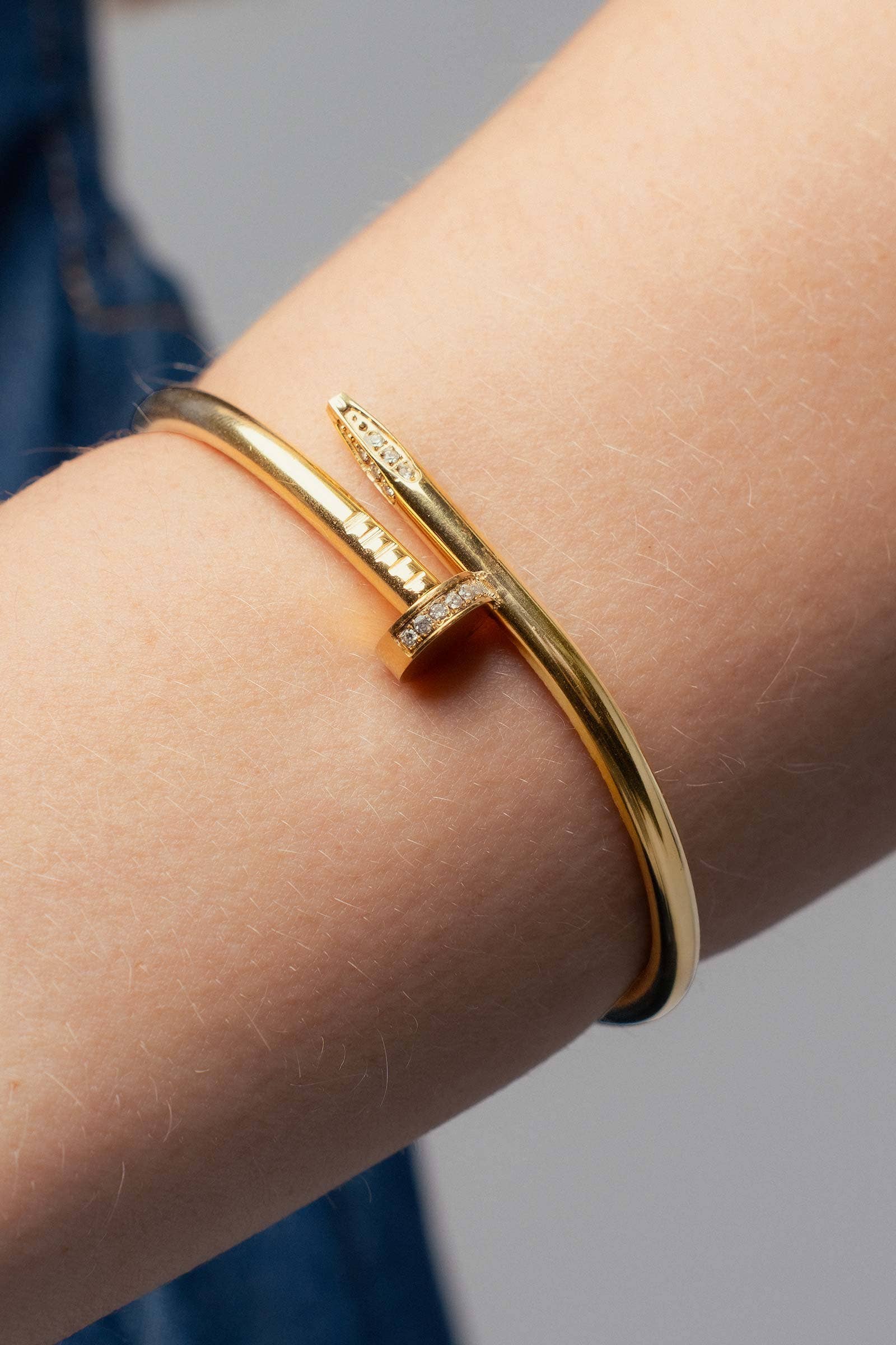 Urban Daizy 14K Gold Plated Stainless Steel Pave Nail Bangle Yellow-Gold Cuff Bracelet (UDZ-XX-00002)