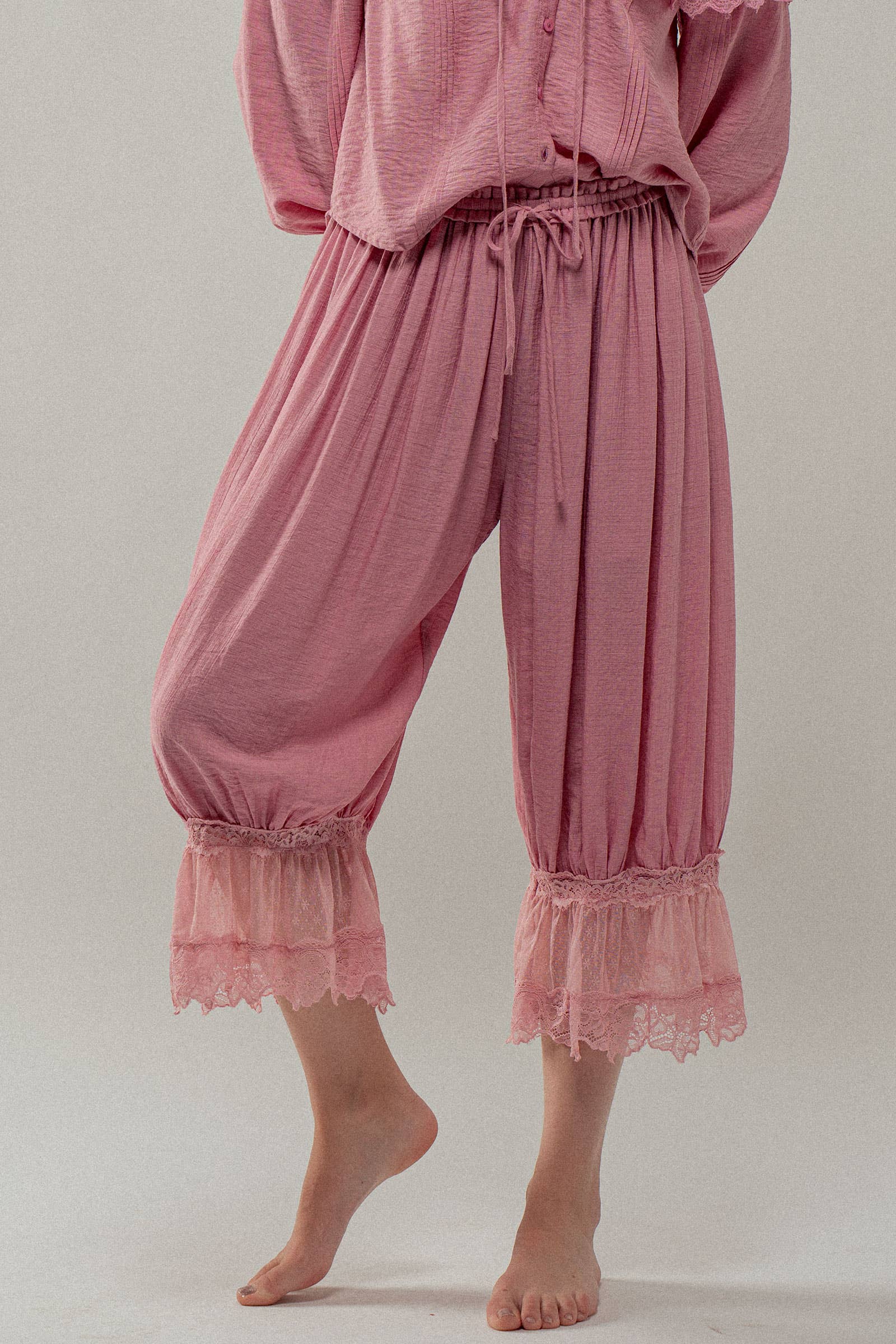 Urban Daizy Lace-Trimmed Cropped Bloomer Pants Ivory Pants - Women's (UDZ-PT-00240) – alternate view 14