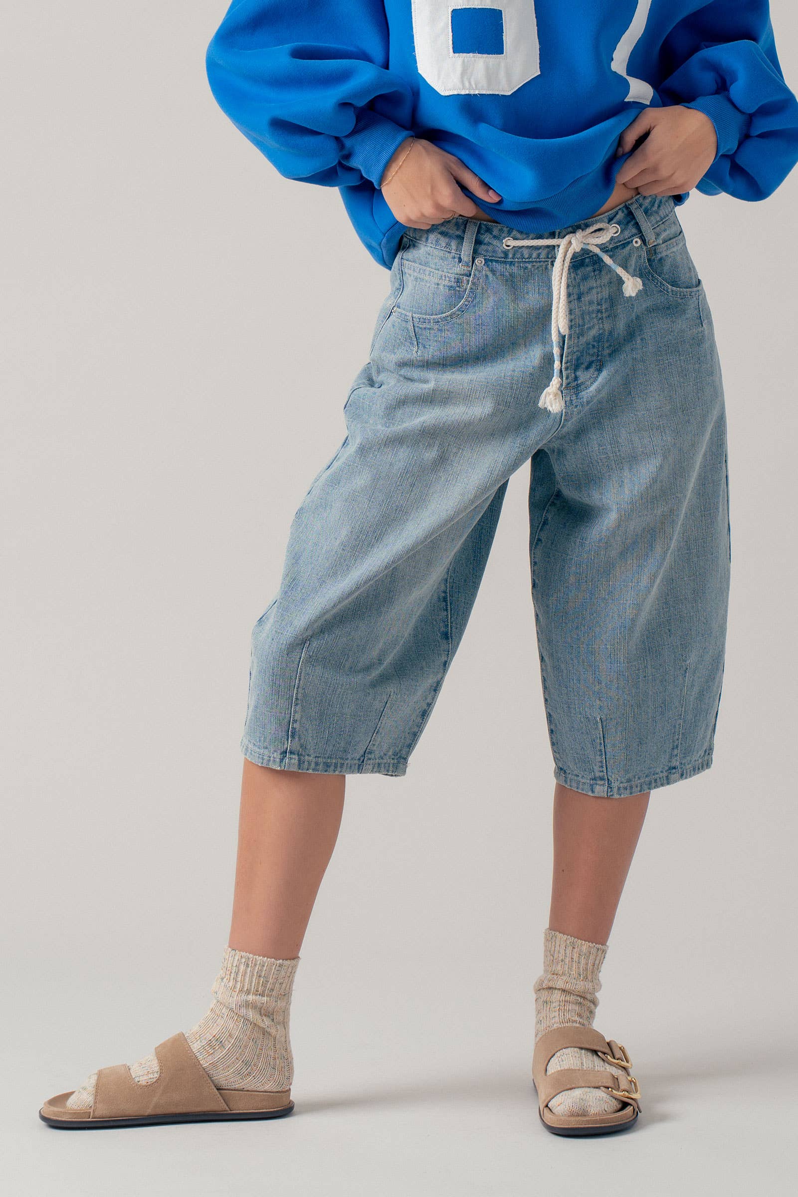 Drawstring Waist Barrel Leg Denim Shorts