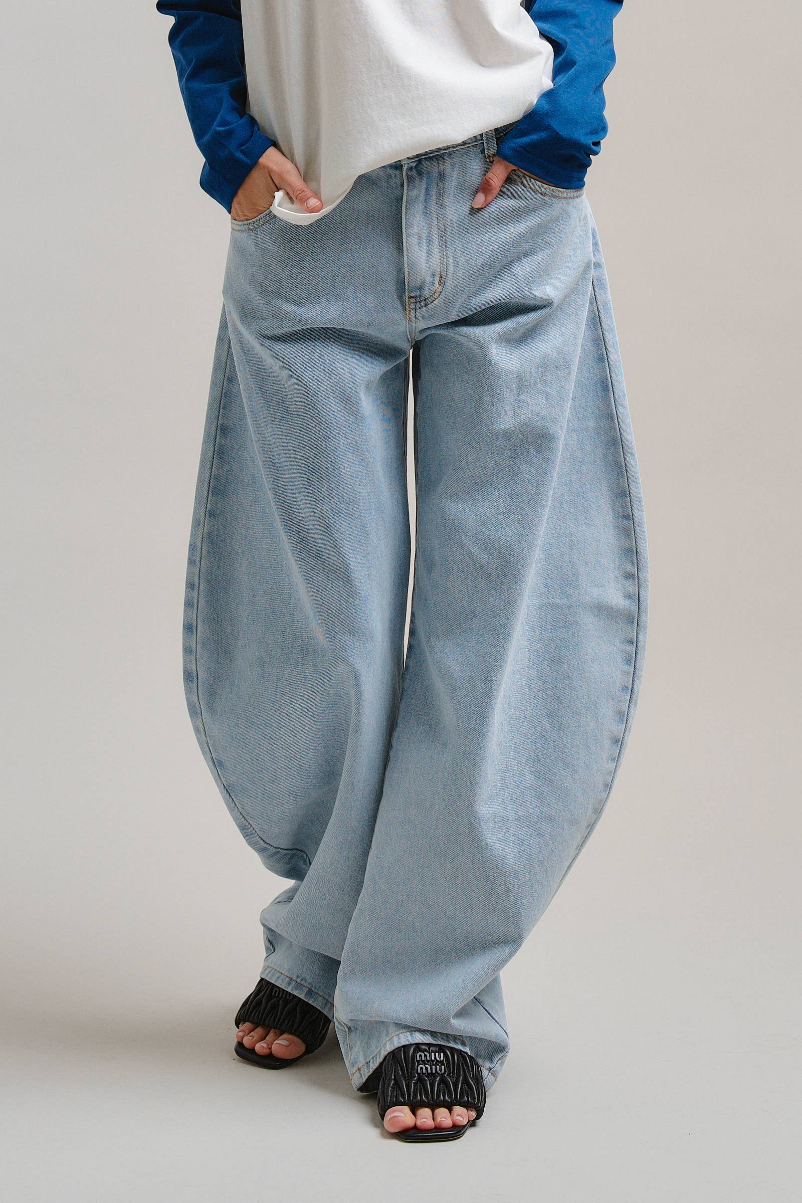 Urban Daizy Architectural Horseshoe Barrel Jeans Lt-Blue Jeans - Women's (TNPT0822-Lt-Blue)