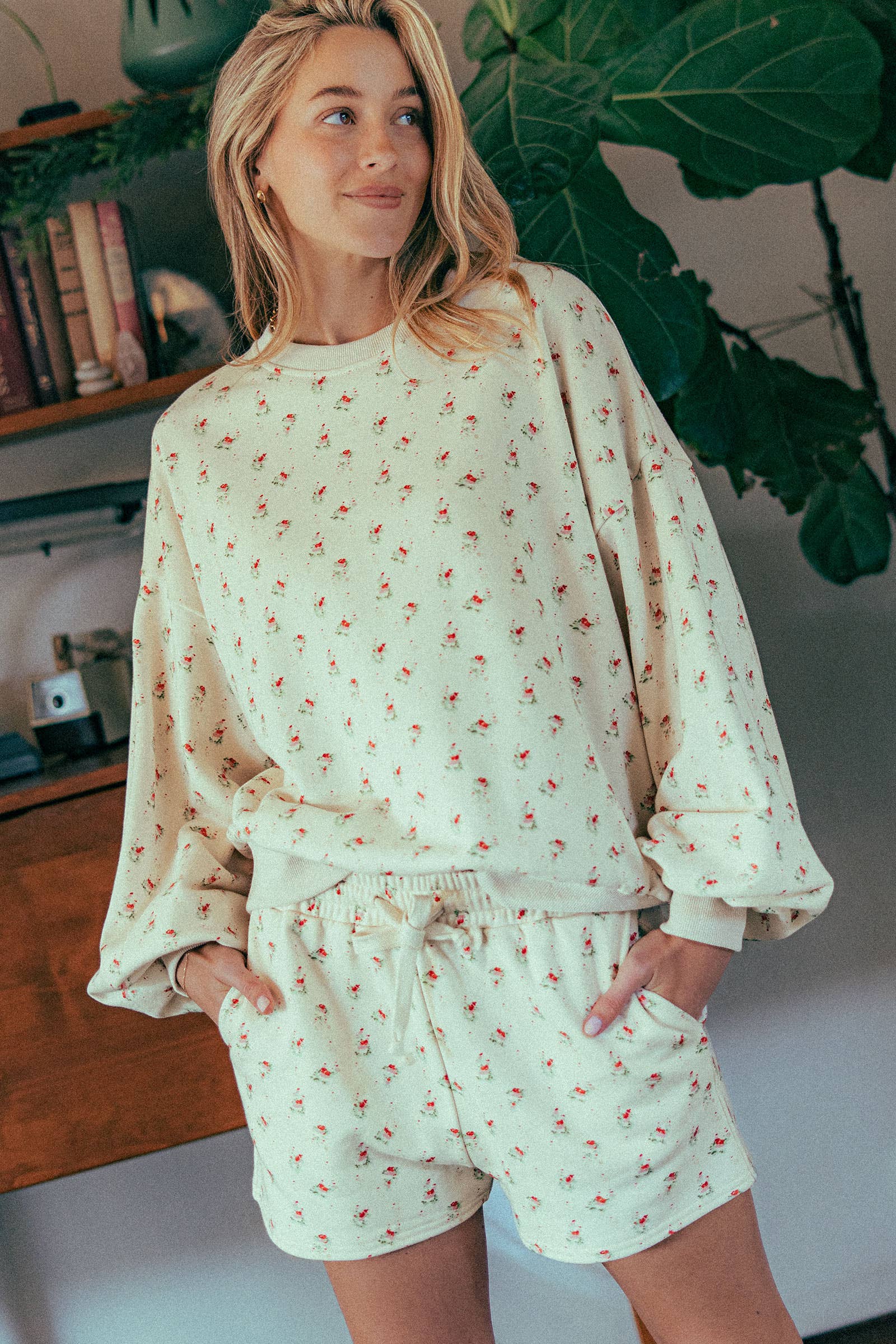 Urban Daizy Floral Balloon Sleeve Sweatshirt and Shorts Set Creamy-Beige Lounge Set - Women's (UDZ-AC-00210) – alternate view 4