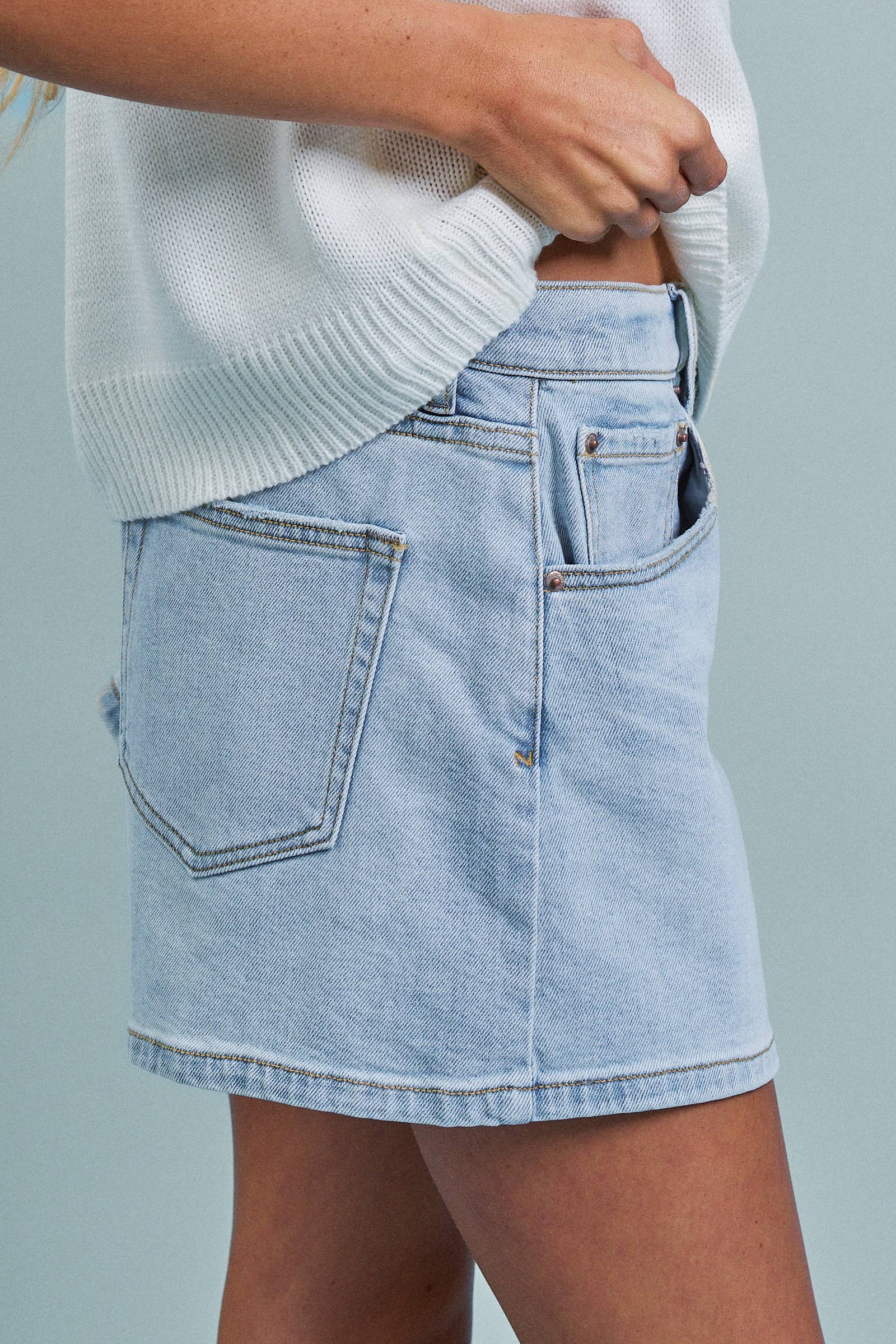 Urban Daizy Classic Relaxed Everyday Denim Shorts Lt-Denim Shorts - Women's (TNPT0836-Lt-Denim) – alternate view 4
