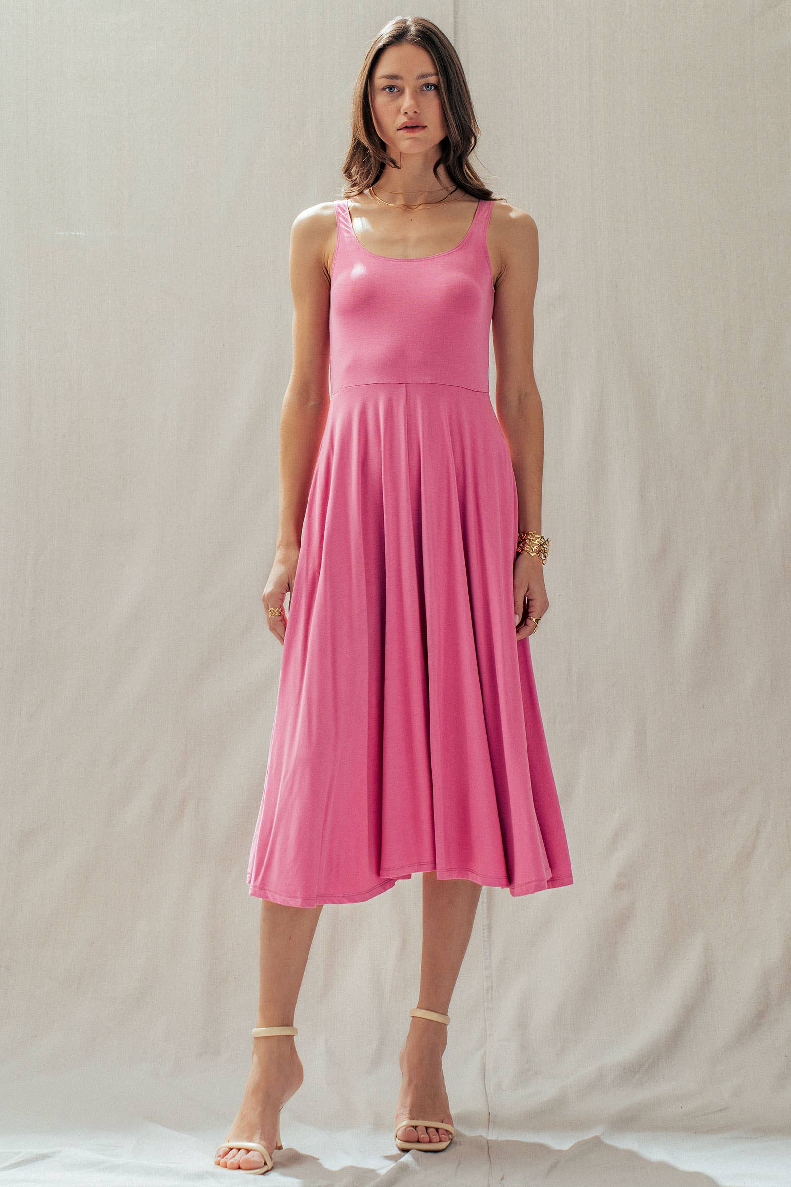 Solid Sleeveless Scoop Neck Midi Dress