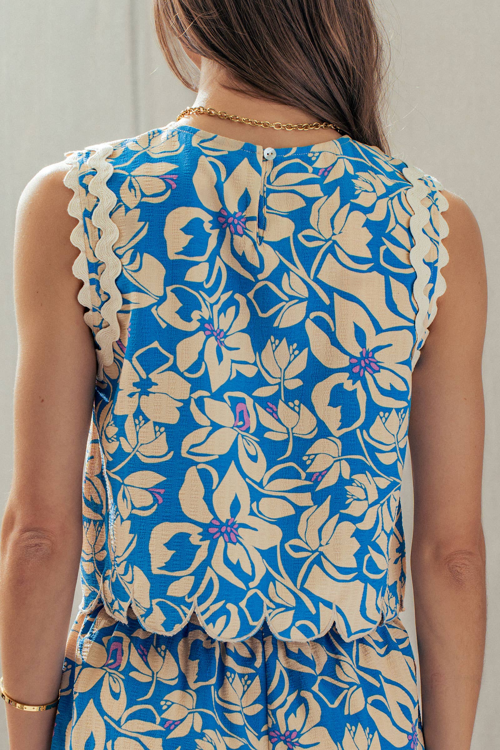 Floral Print Scallop Edge Sleeveless Top