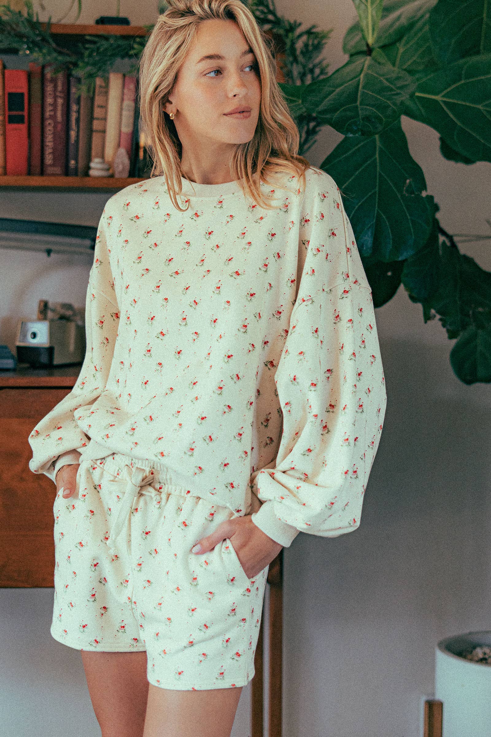 Urban Daizy Floral Balloon Sleeve Sweatshirt and Shorts Set Creamy-Beige Lounge Set - Women's (UDZ-AC-00210) – alternate view 5