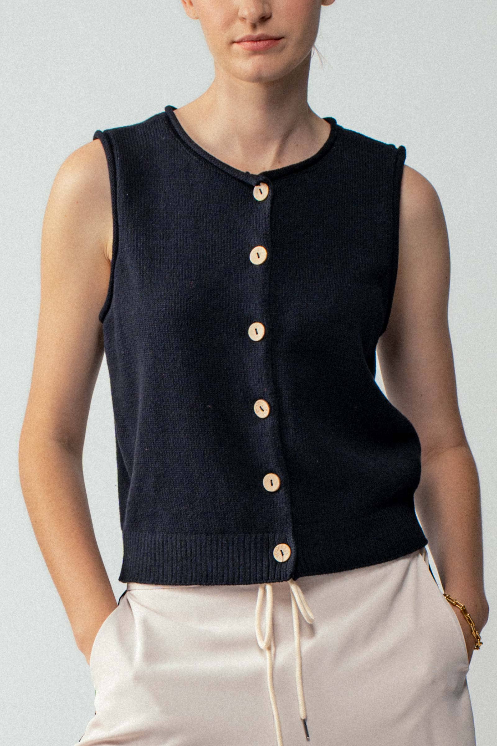 Urban Daizy Relaxed Button-Front Knit Sleeveless Top Black Sweater Vest - Women's (UDZ-SK-00127)