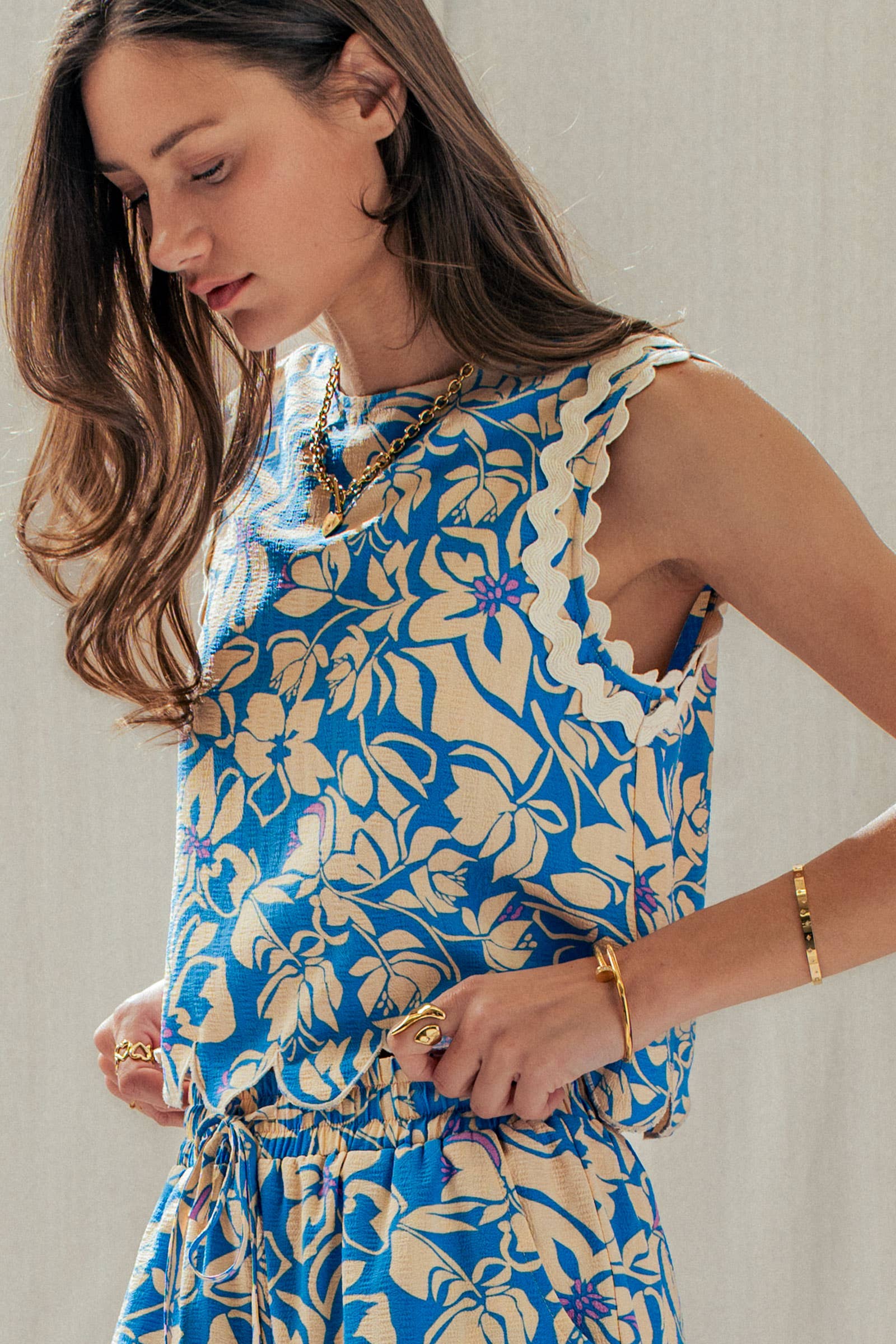 Floral Print Scallop Edge Sleeveless Top