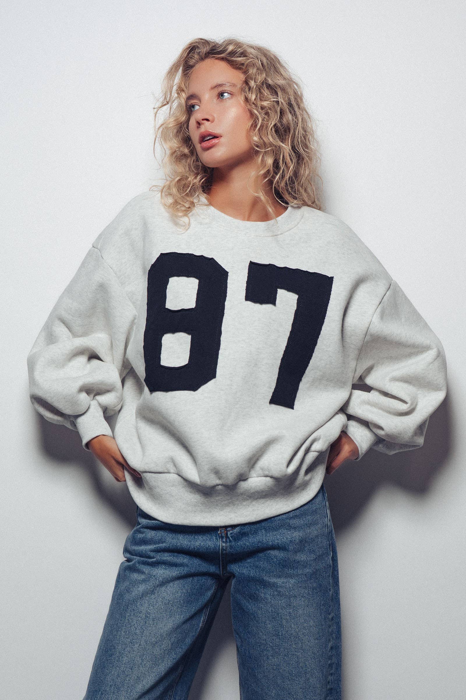 "87" Graphic Balloon Sleeve Oversized Sweatshirt