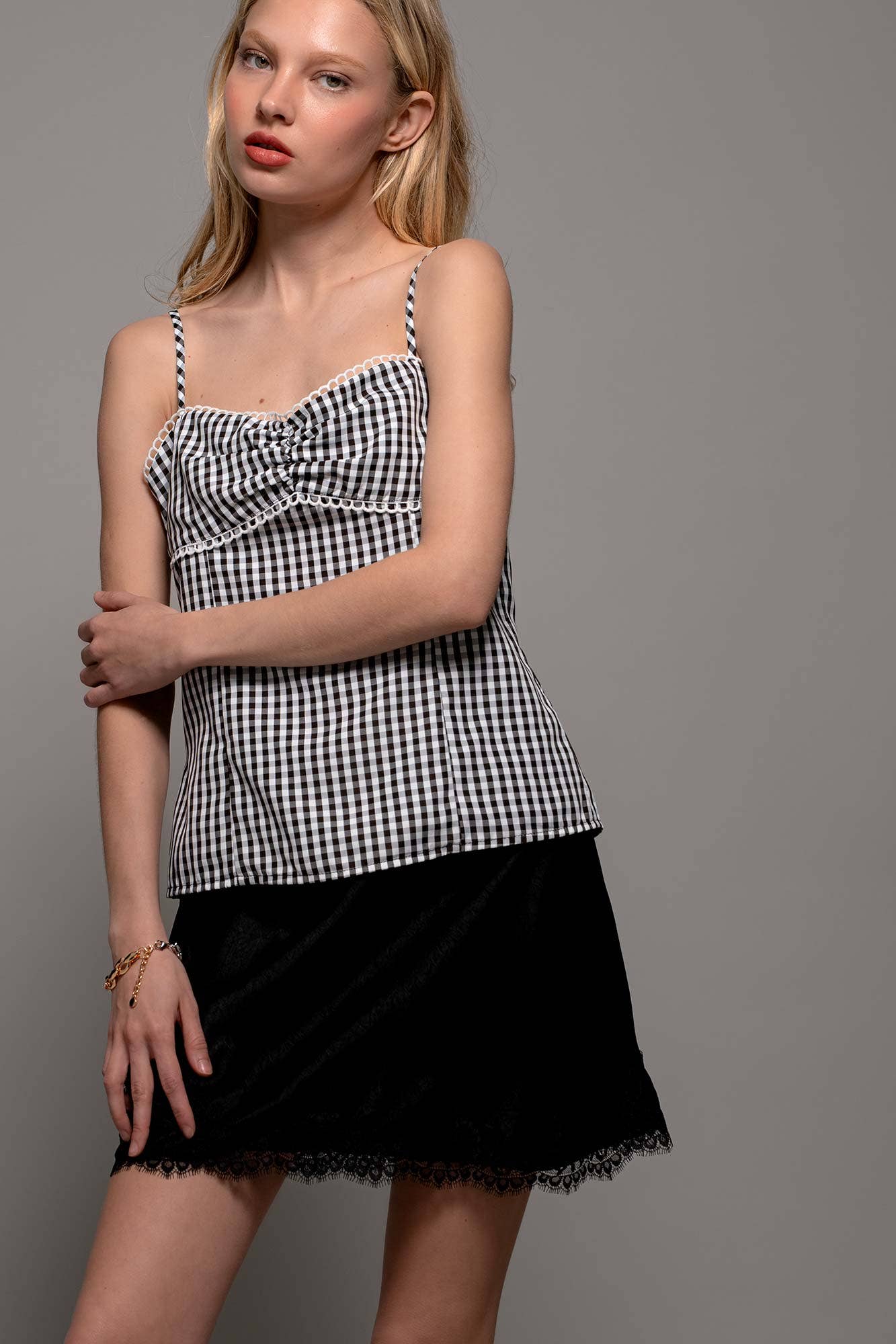 Urban Daizy Gingham Print Scallop Trim Sweetheart Crop Tank Top Black Tank Top - Women's (UDZ-TP-00708) – alternate view 8