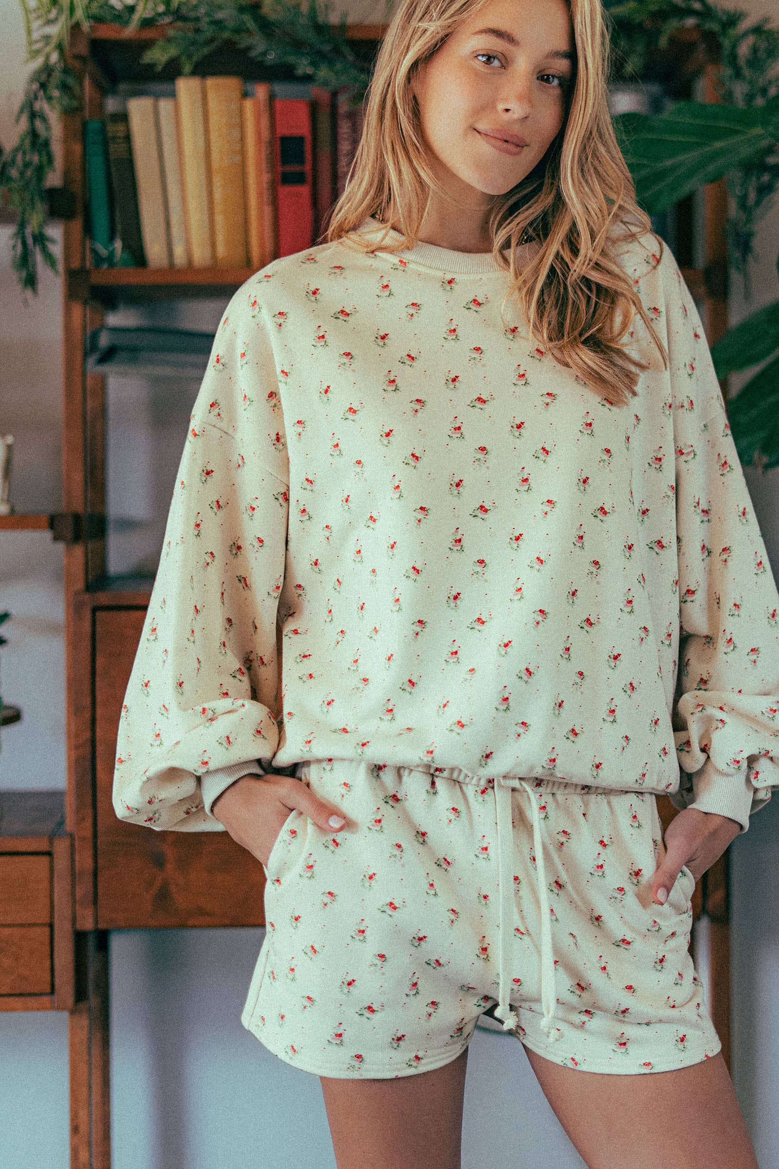 Urban Daizy Floral Balloon Sleeve Sweatshirt and Shorts Set Creamy-Beige Lounge Set - Women's (UDZ-AC-00210) – alternate view 3