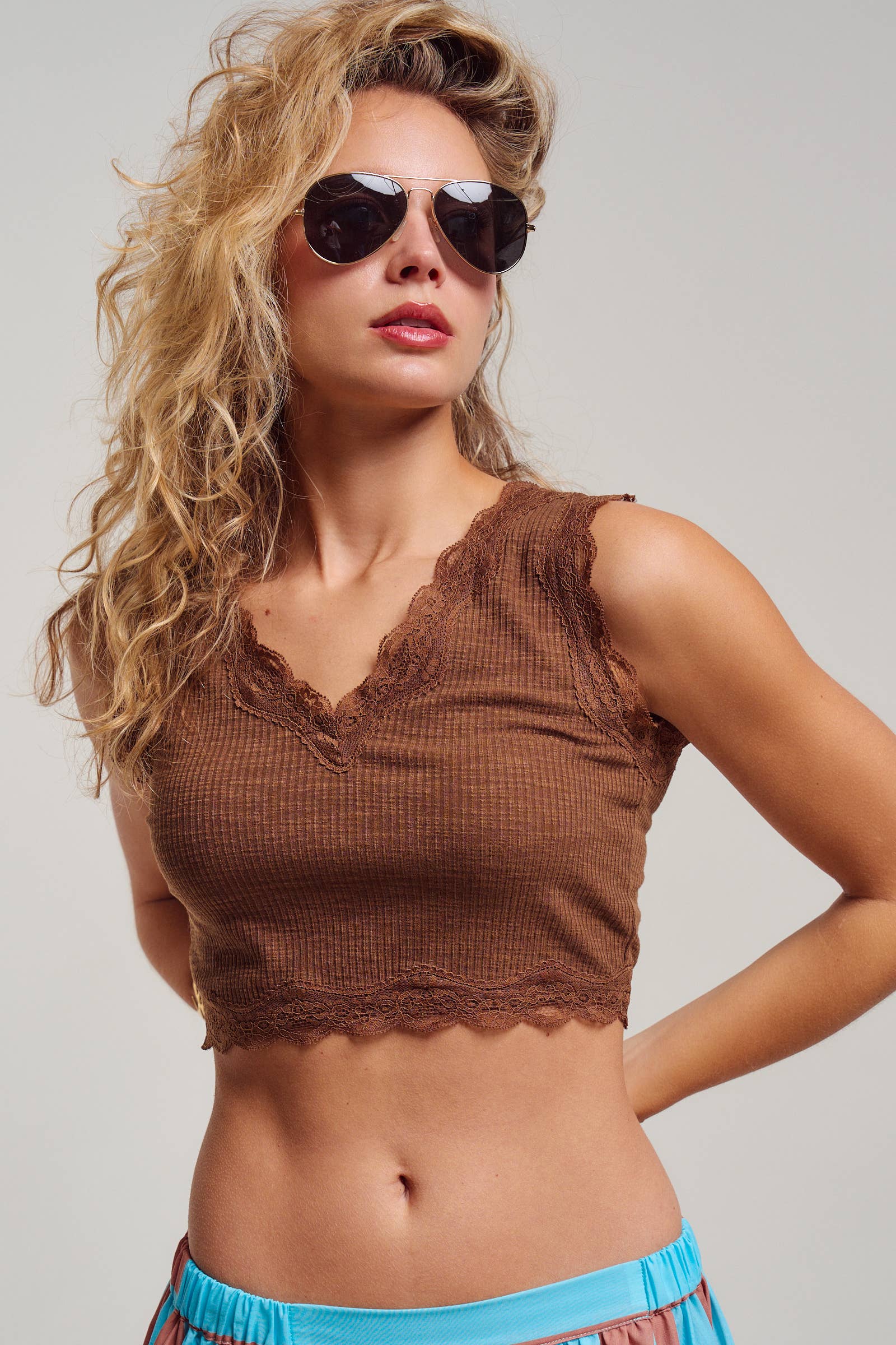 Lace Trim Ribbed Knit V-Neck Crop Top