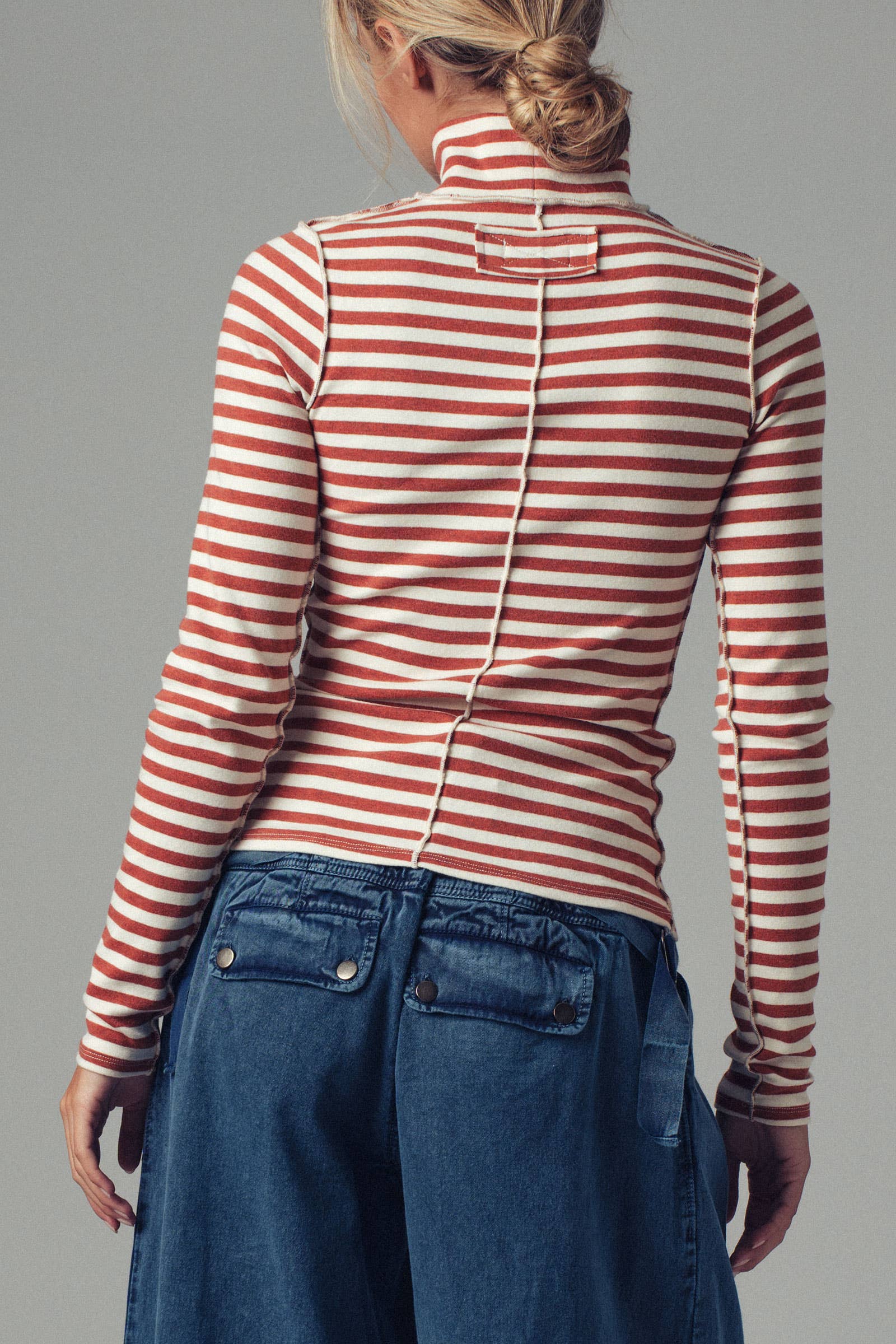 Contrast Seam Turtleneck Knit Top