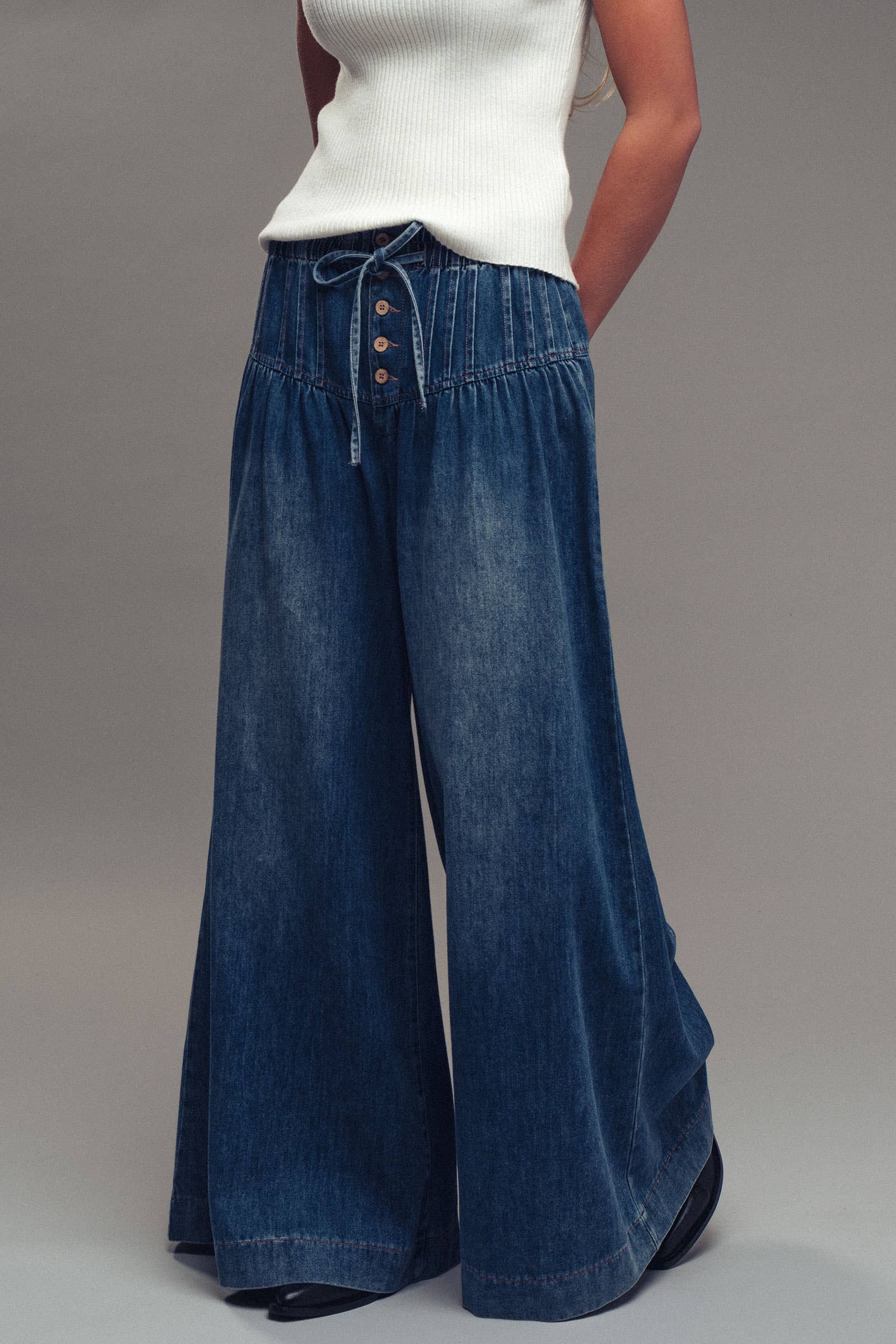 Urban Daizy Pleated Wide-Leg Button Closure Pants Dark-Denim Jeans - Women's (UDZ-PT-00310) – alternate view 2