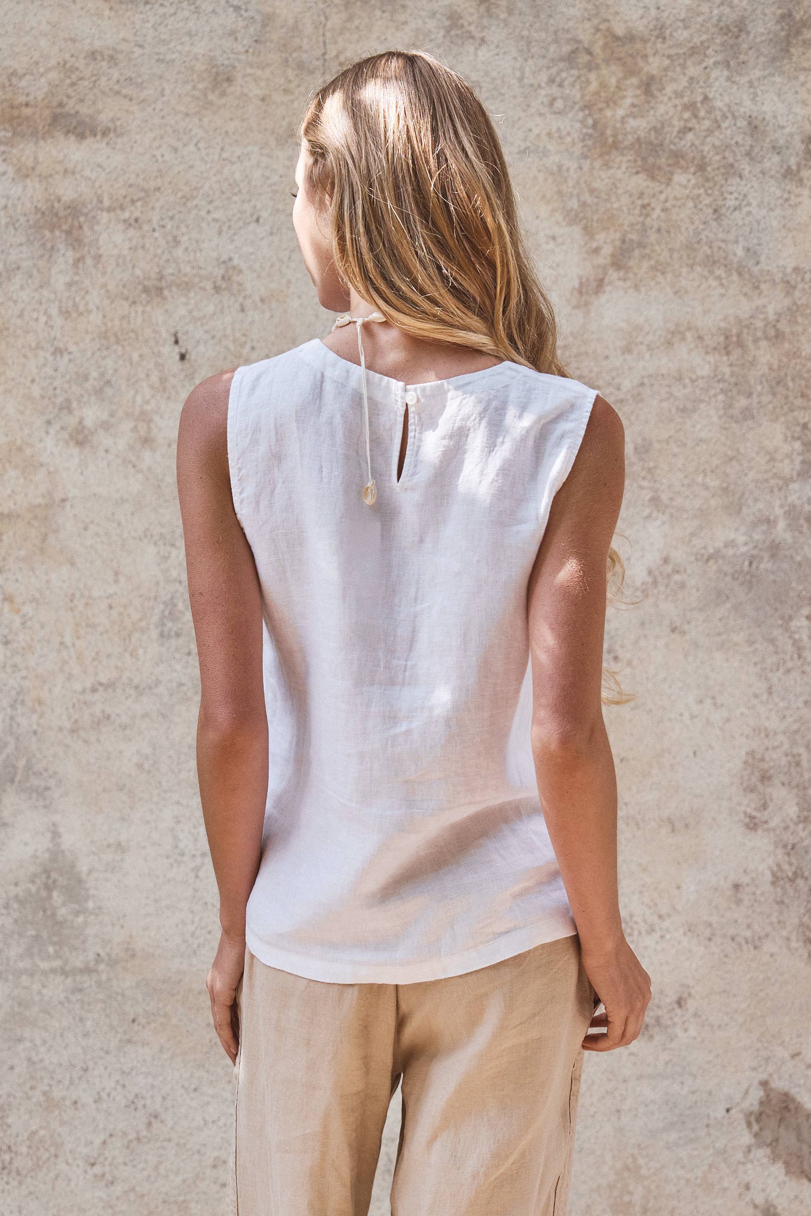 Urban Daizy Minimalist Keyhole Back Linen Sleeveless Top White Blouse - Women's (UDZ-TP-01082-White) – alternate view 5