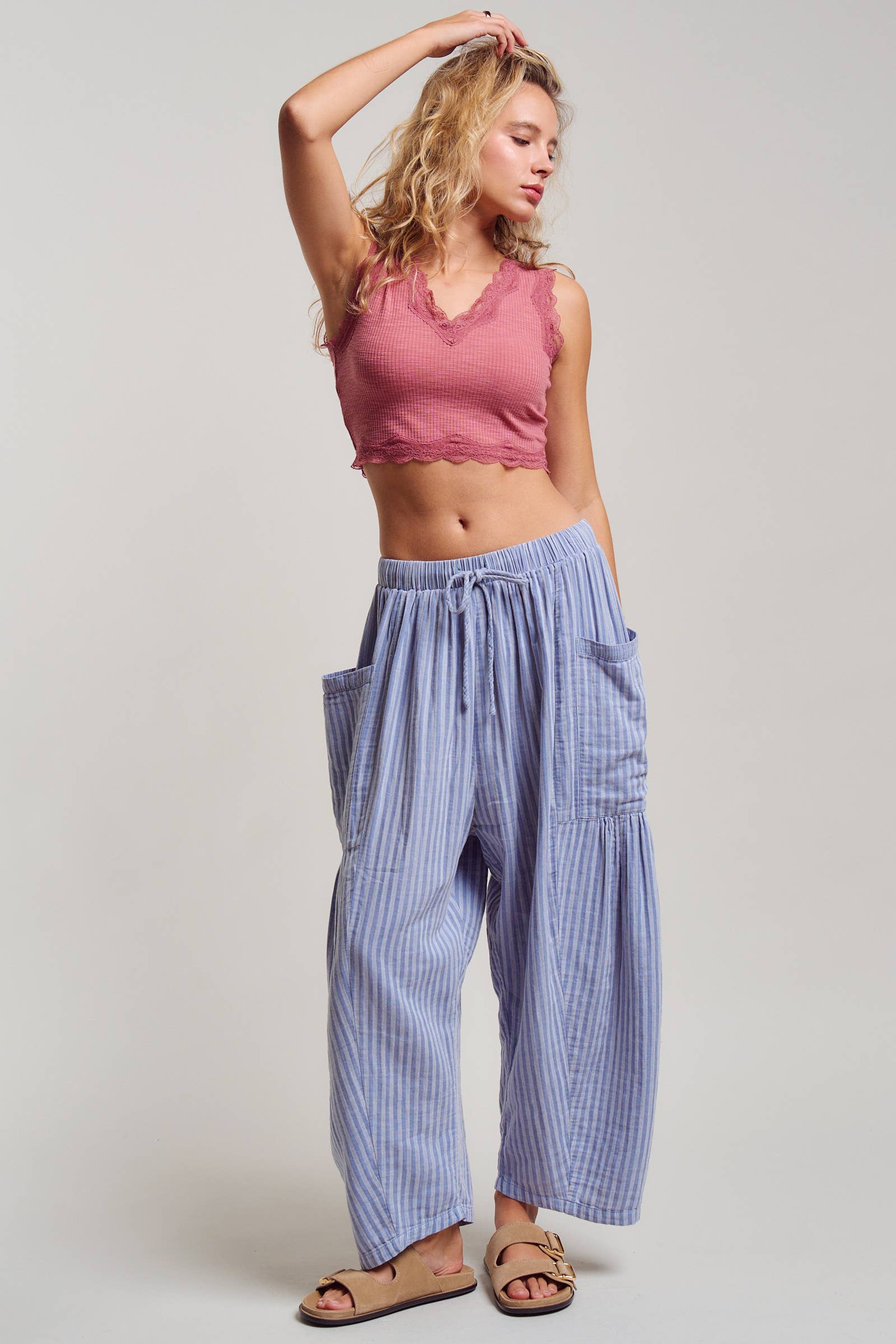 Lace Trim Ribbed Knit V-Neck Crop Top
