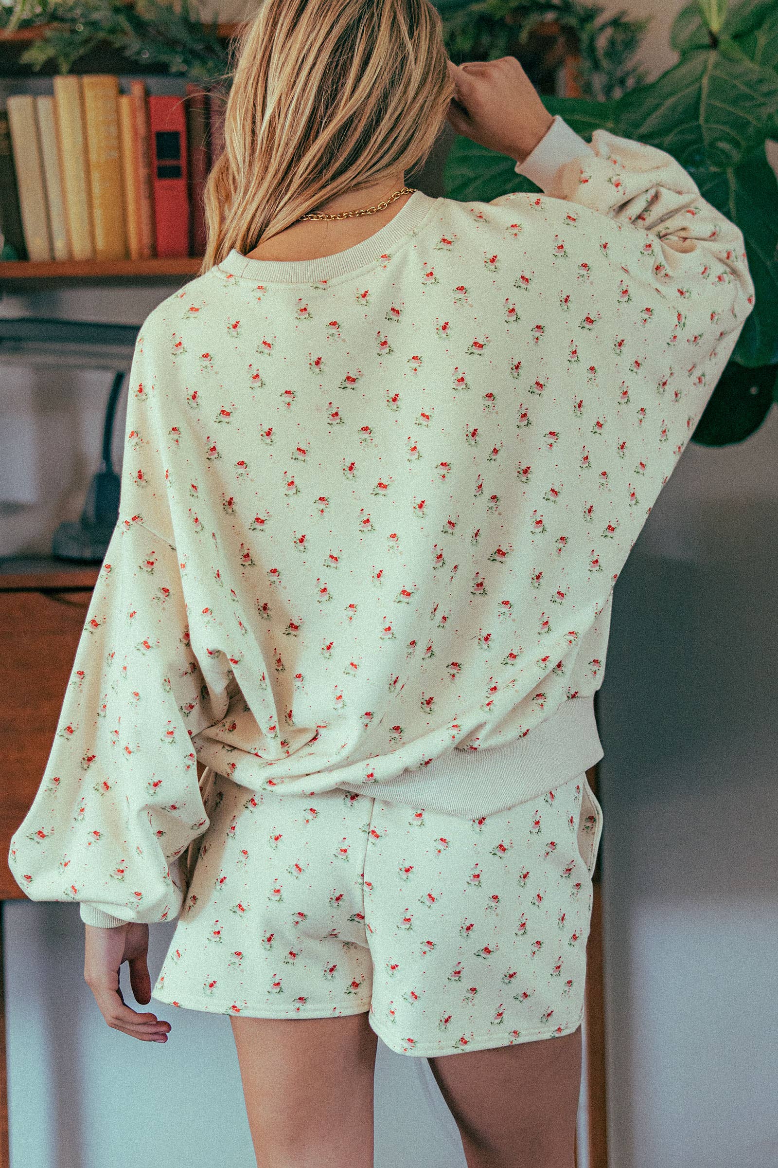 Urban Daizy Floral Balloon Sleeve Sweatshirt and Shorts Set Creamy-Beige Lounge Set - Women's (UDZ-AC-00210) – alternate view 6