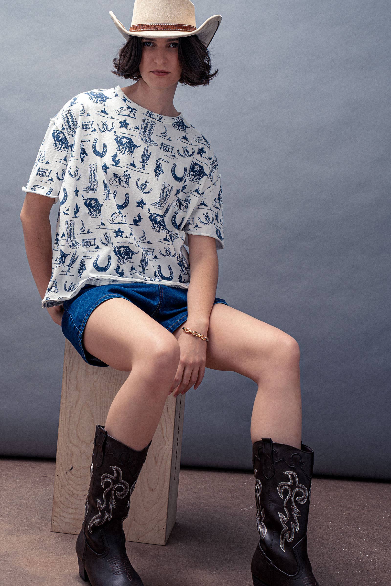 Urban Daizy Western Graphic Print Relaxed Fit Tee Blue T-Shirt - Women's (UDZ-DR-00390) – alternate view 21